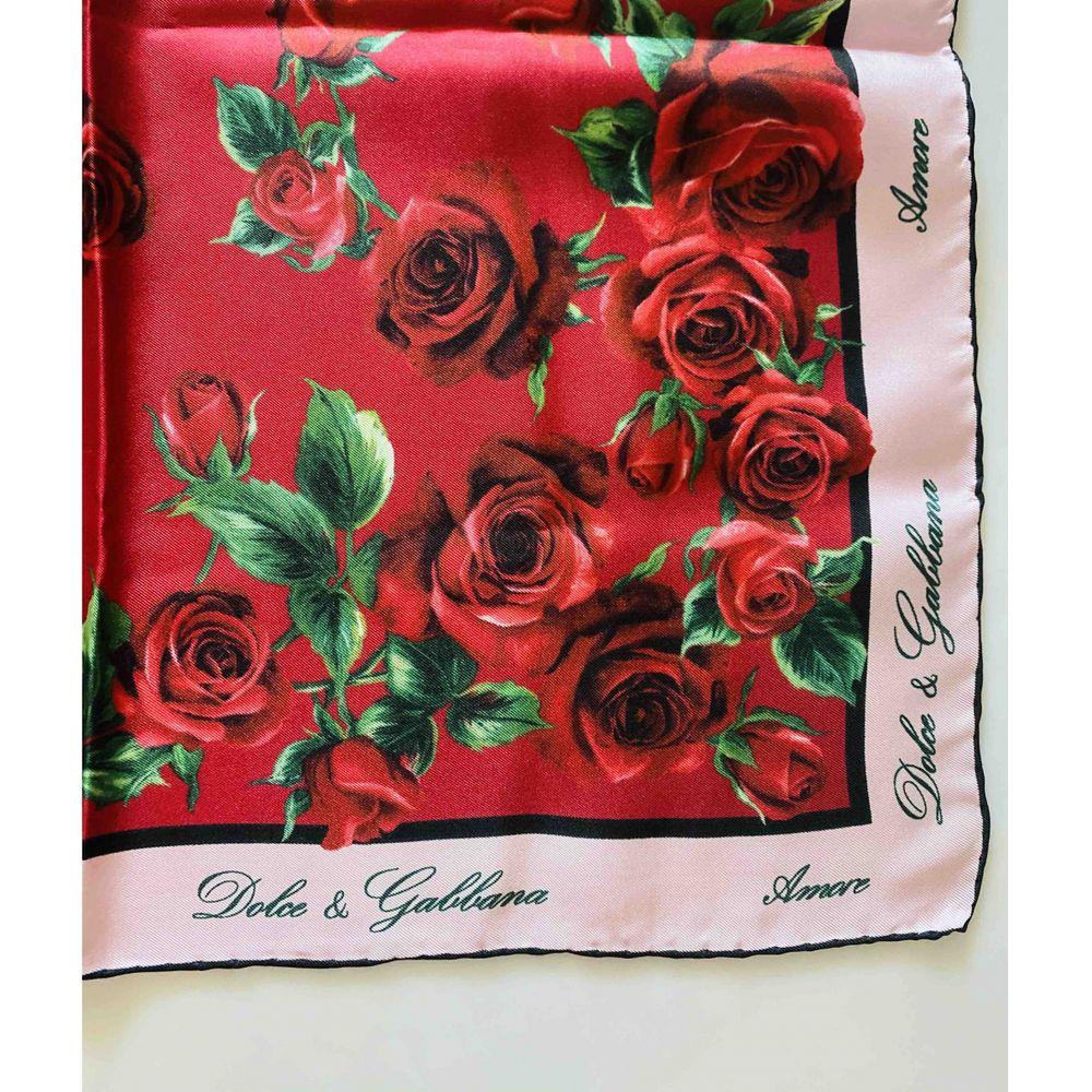 Dolce & Gabbana Rose Flowers Printed Silk Scarf Wrap in Red

Dolce & Gabbana Rose flowers printed silk scarf wrap 
Size 50cmx50cm
100% silk 
Made in Italy 
Brand new with tags

General information: 
Designer: Dolce & Gabbana
Condition: Never worn,