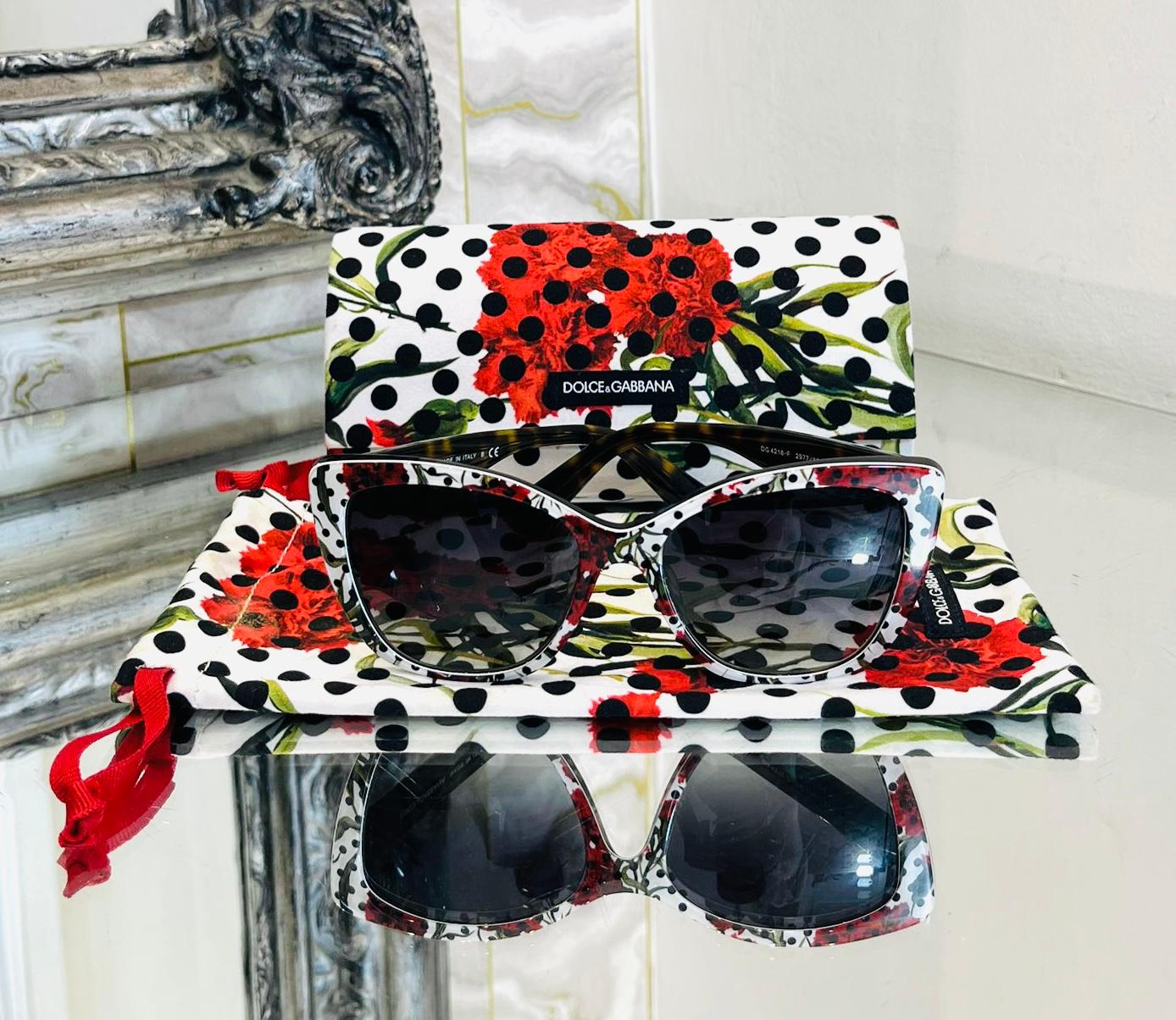Dolce & Gabbana Rose-Print Sunglasses

Oversized, white sunglasses designed with black polka dot and red roses print.

Featuring cat-eye silhouette and gold 'DG' logo to the arms.

Detailed with grey, gradient lenses.

Size – One Size

Condition –