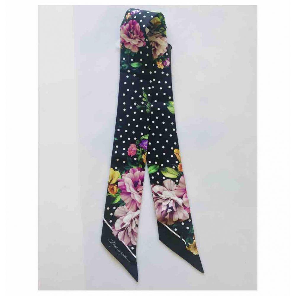 Dolce & Gabbana Rose Printed Silk Mini Scarf in Multicolour

Dolce & Gabbana Rose printed silk mini scarf tie
Size 5cmx100cm
100% silk
Made in Italy
With tags

General information: 
Designer: Dolce & Gabbana
Condition: Never worn, with tag
Material: