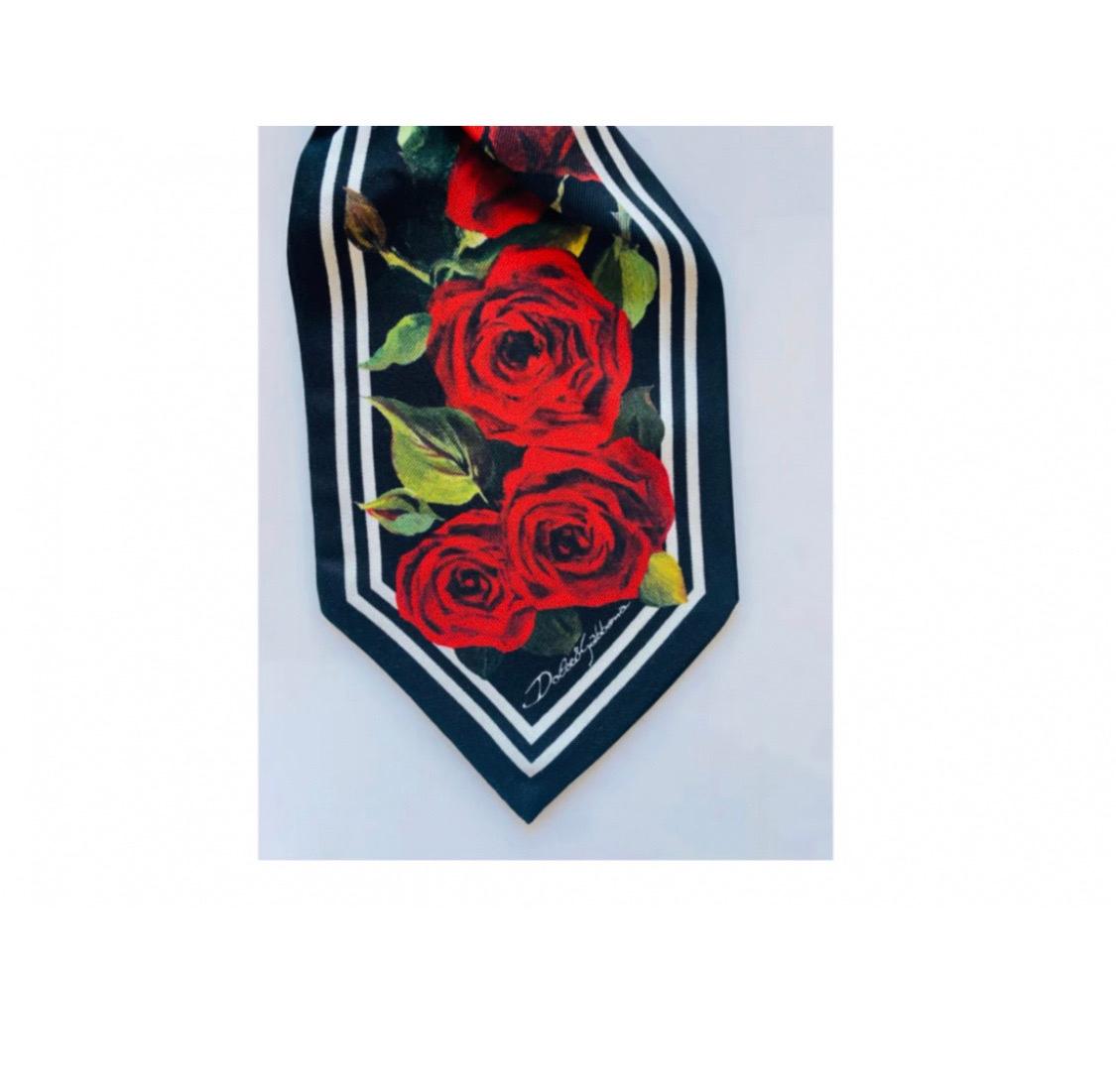 Women's Dolce & Gabbana Rose printed
brooche Rose crystal silk scarf