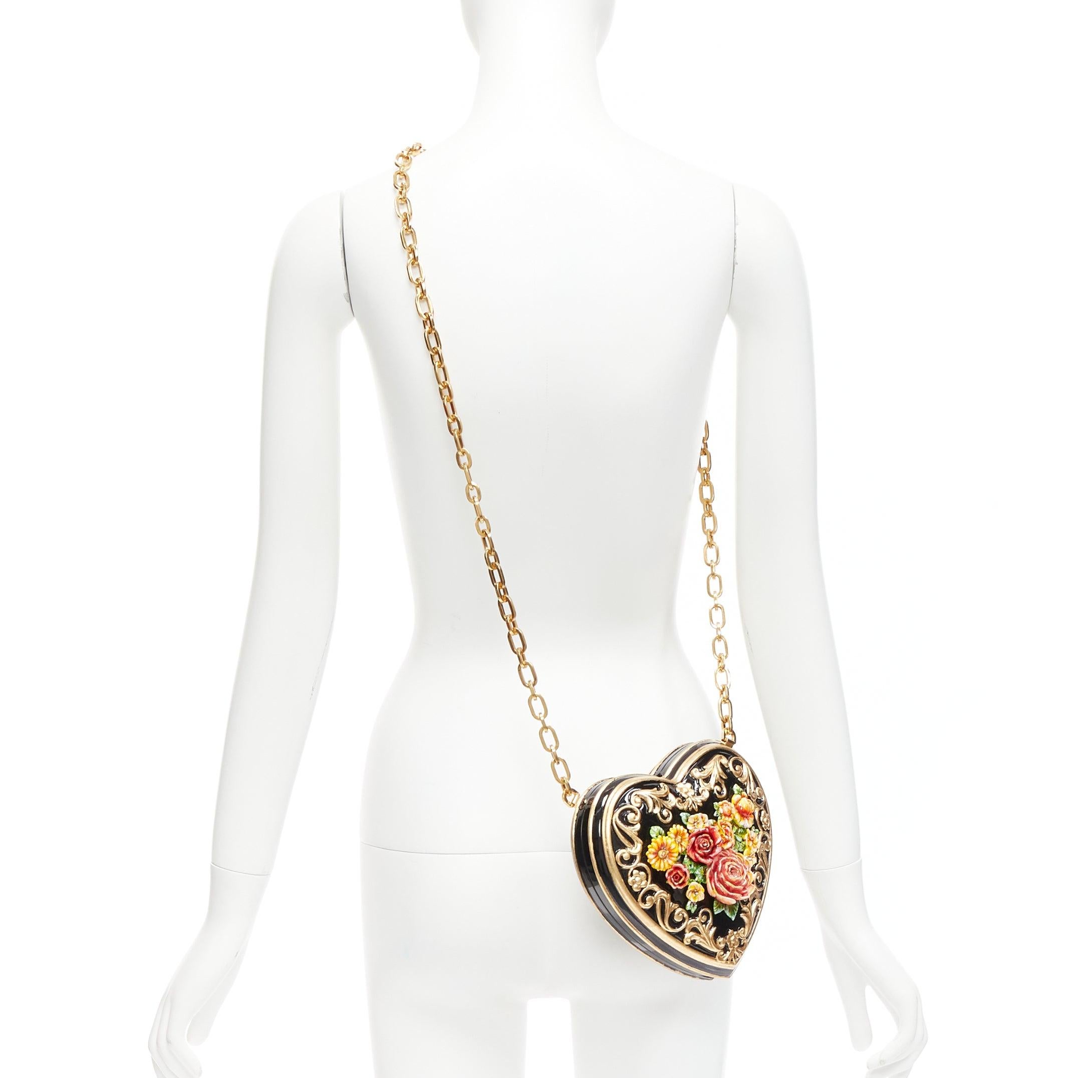 DOLCE GABBANA Runway Baroque Painted black gold red roses heart box chain bag
Reference: TGAS/D01028
Brand: Dolce Gabbana
Designer: Domenico Dolce and Stefano Gabbana
Material: Acetate, Metal
Color: Gold, Black
Pattern: Barocco
Closure: