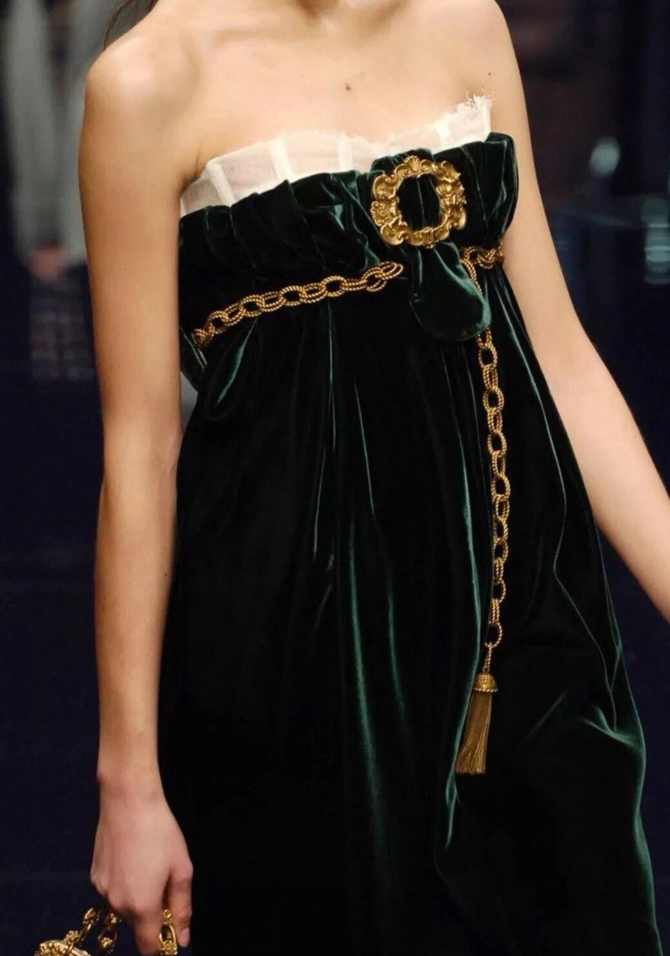 DOLCE & GABBANA Runway F/W 2006 Green Velvet & Chain Corset Babydoll Dress In Good Condition For Sale In Woodland Hills, CA