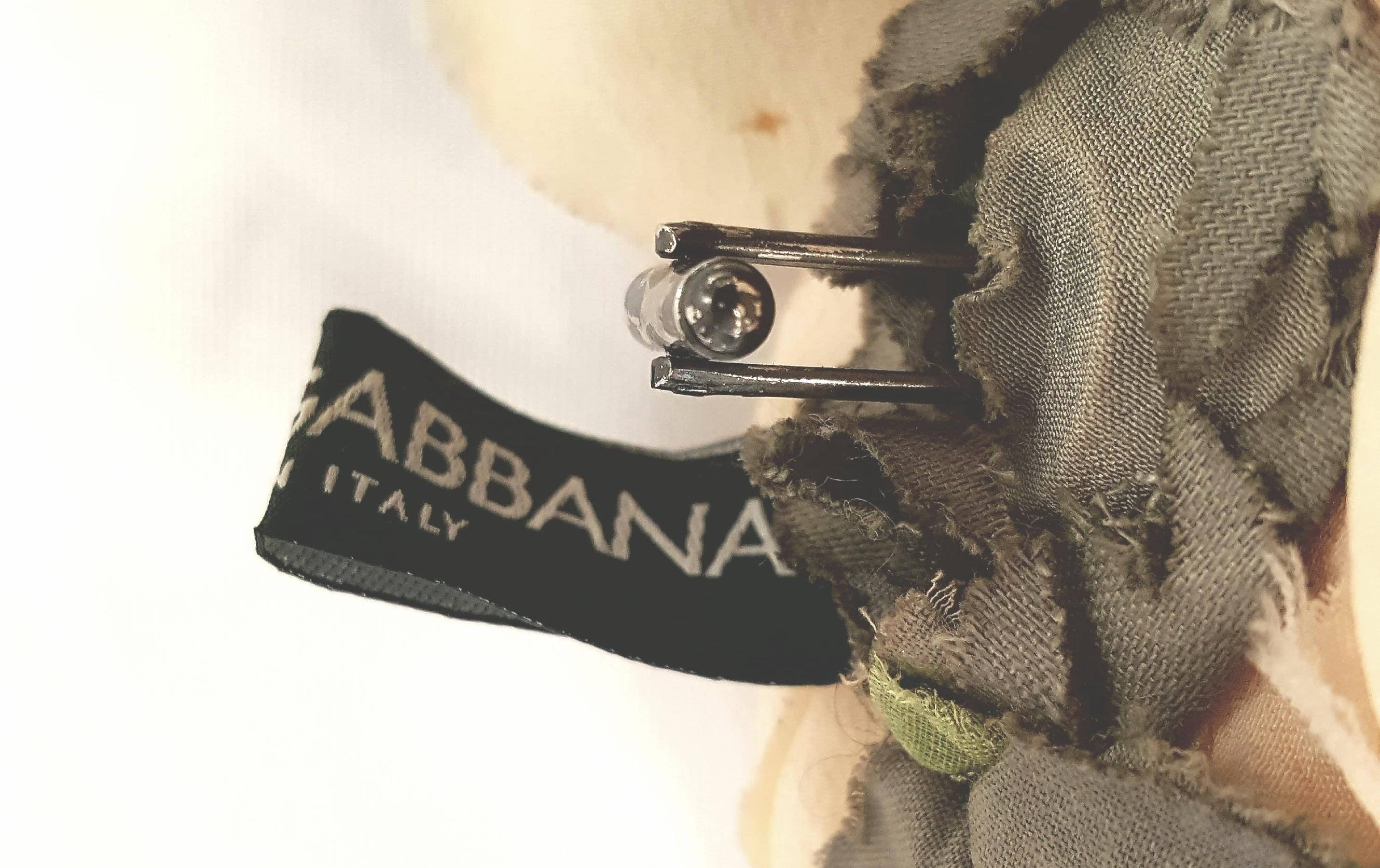 Dolce & Gabbana 2000 Runway Accessory PaleSilkRoseFlower Cufflink Or Boutonniere Bon état - En vente à Chicago, IL