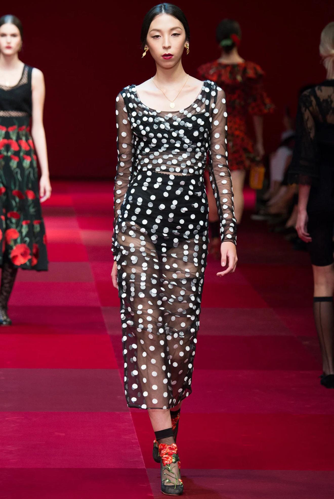 DOLCE & GABBANA Vestito midi in tulle ricamato a pois per la sfilata P/E 2015 In condizioni Nuovo in vendita a Woodland Hills, CA