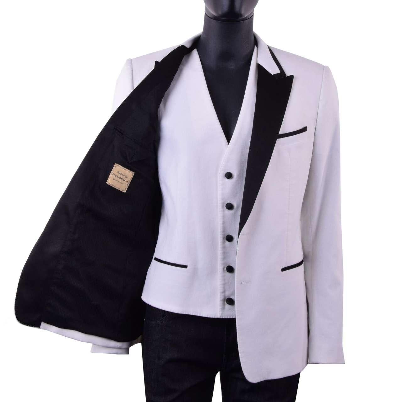 - Velvet tuxedo blazer with vest with a contrast black silk collar by DOLCE & GABBANA Black Label - RUNWAY - DOLCE & GABBANA Fashion Show - Former RRP: EUR 1.750 - Slim Fit - MADE in ITALY - New with Tag - Model: G2HM1T-FUWBI-S9995 - Material: