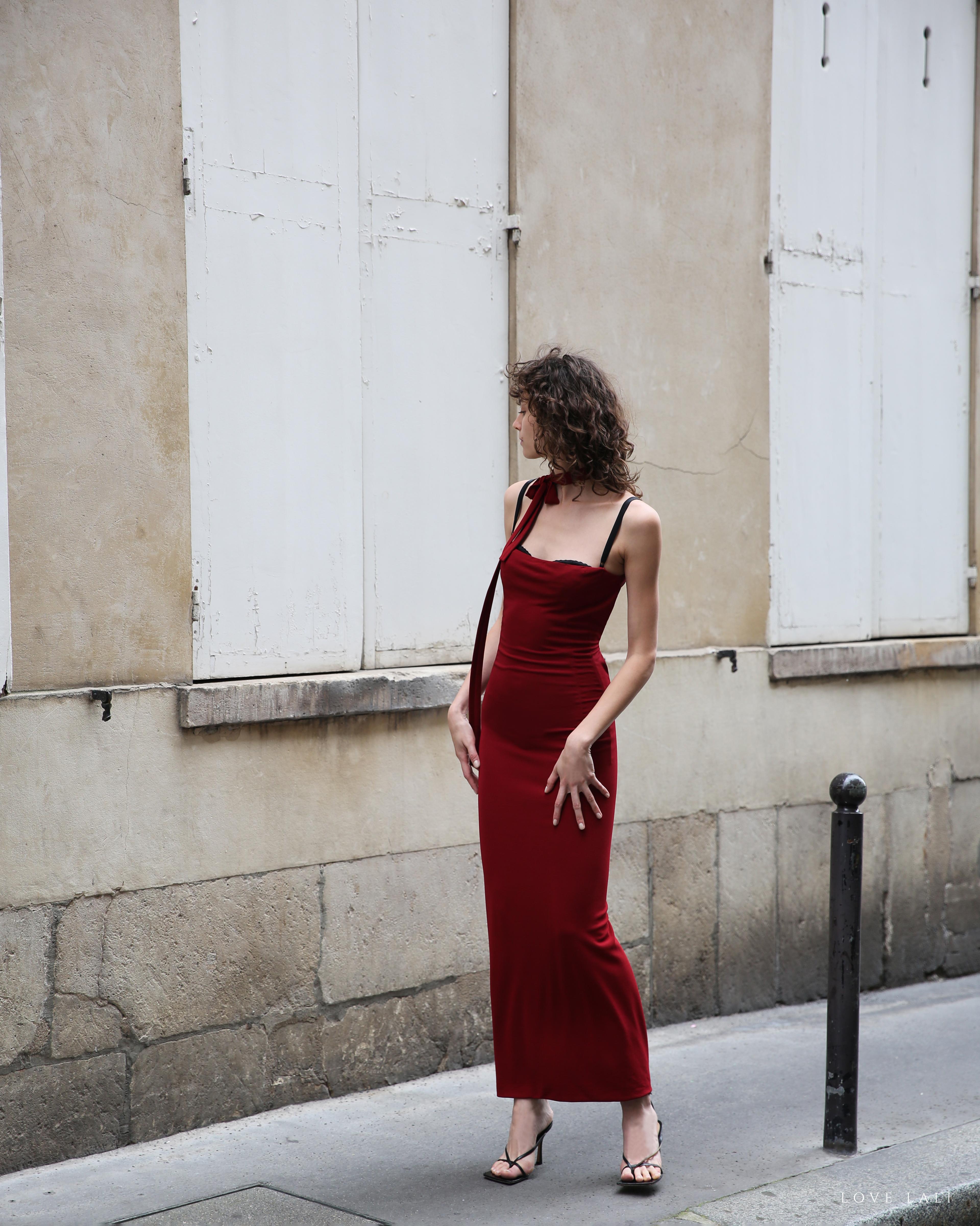 Dolce & Gabbana S/S 01 burgundy backless tie neck midi maxi slim line dress XS-S For Sale 3