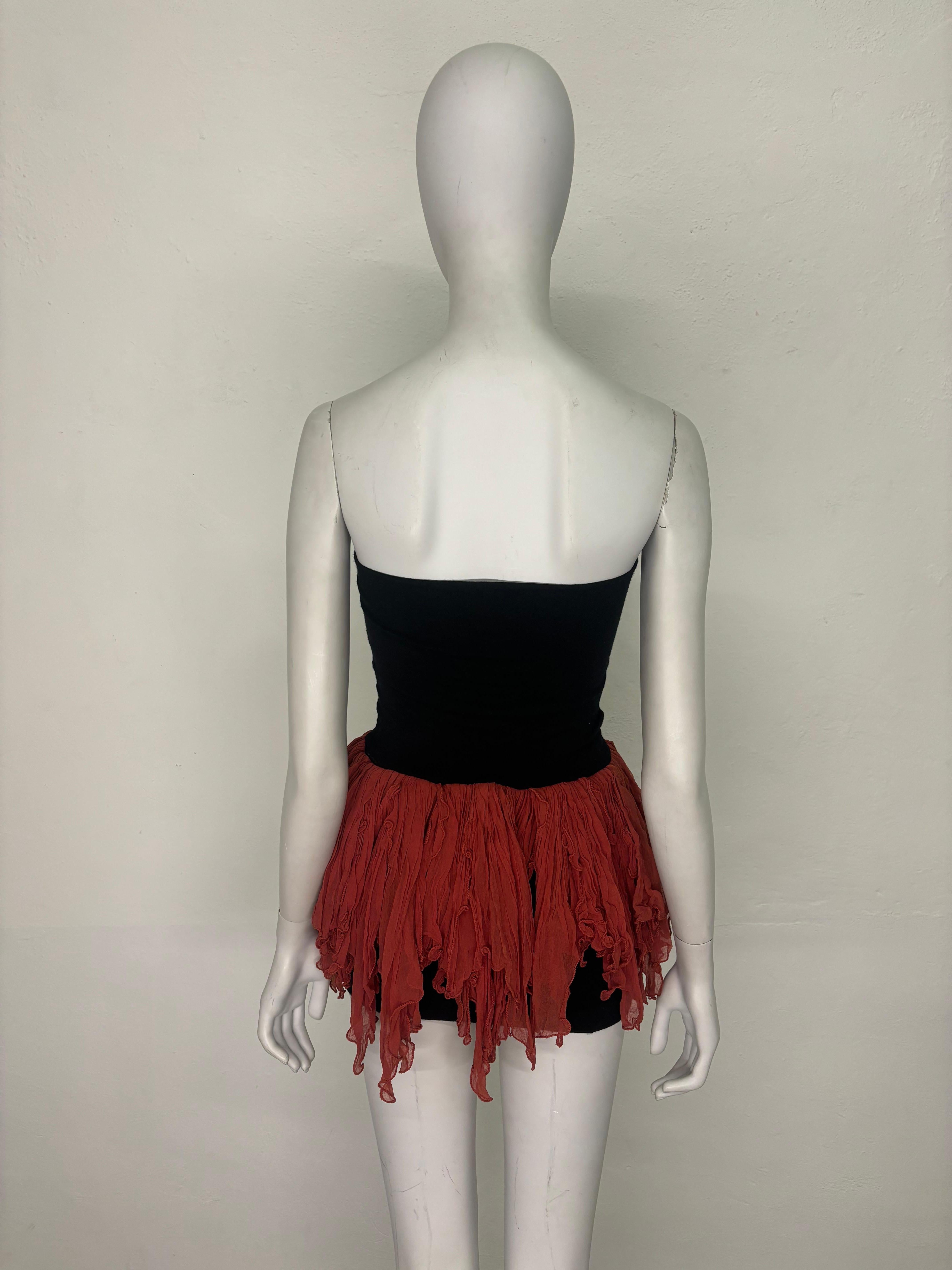 Dolce & Gabbana F/S 1991 Schwarzes gerafftes Rohrkleid mit Rüschen im Zustand „Hervorragend“ im Angebot in Rome, IT