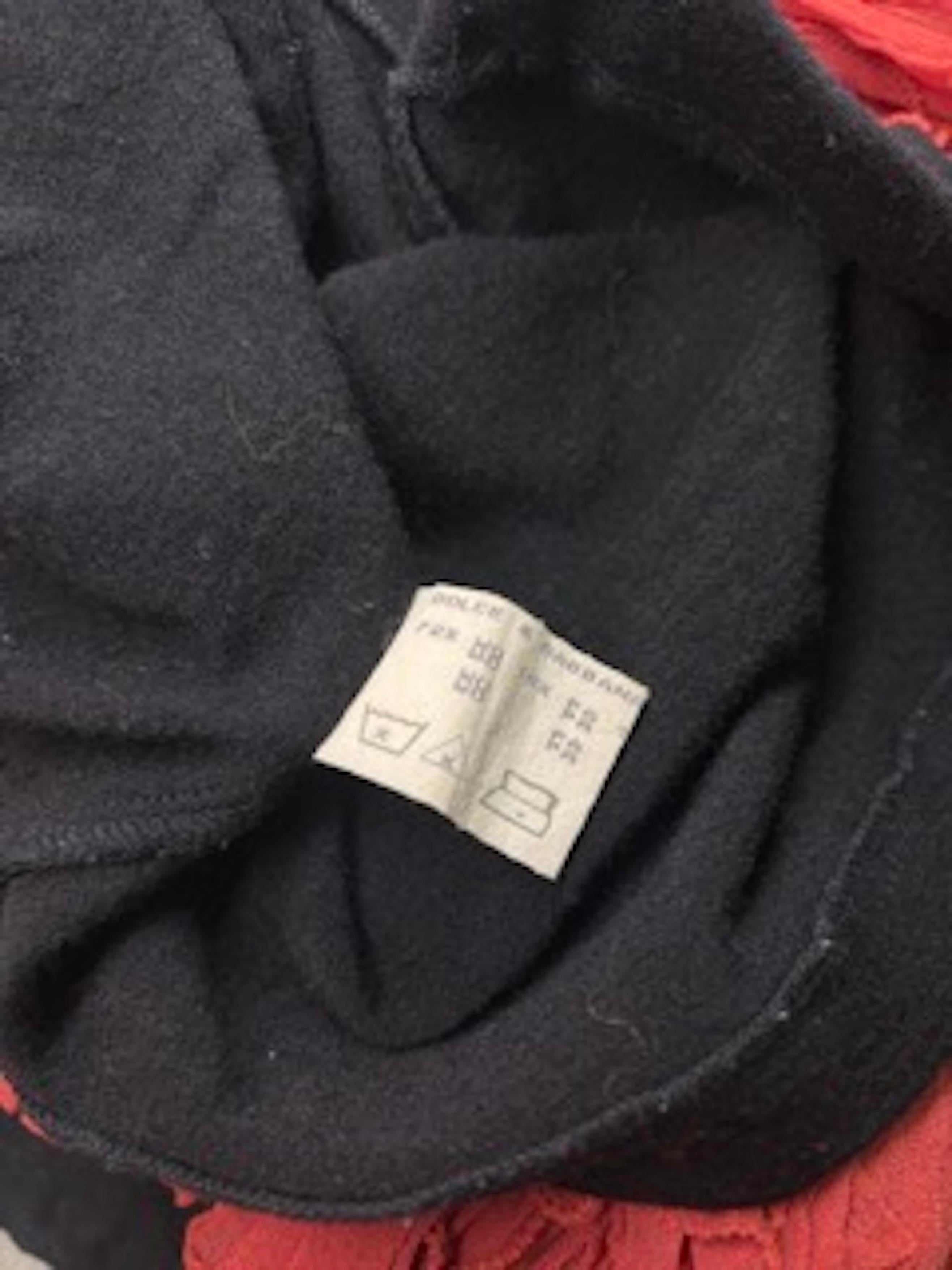Dolce & Gabbana F/S 1991 Schwarzes gerafftes Rohrkleid mit Rüschen im Angebot 4