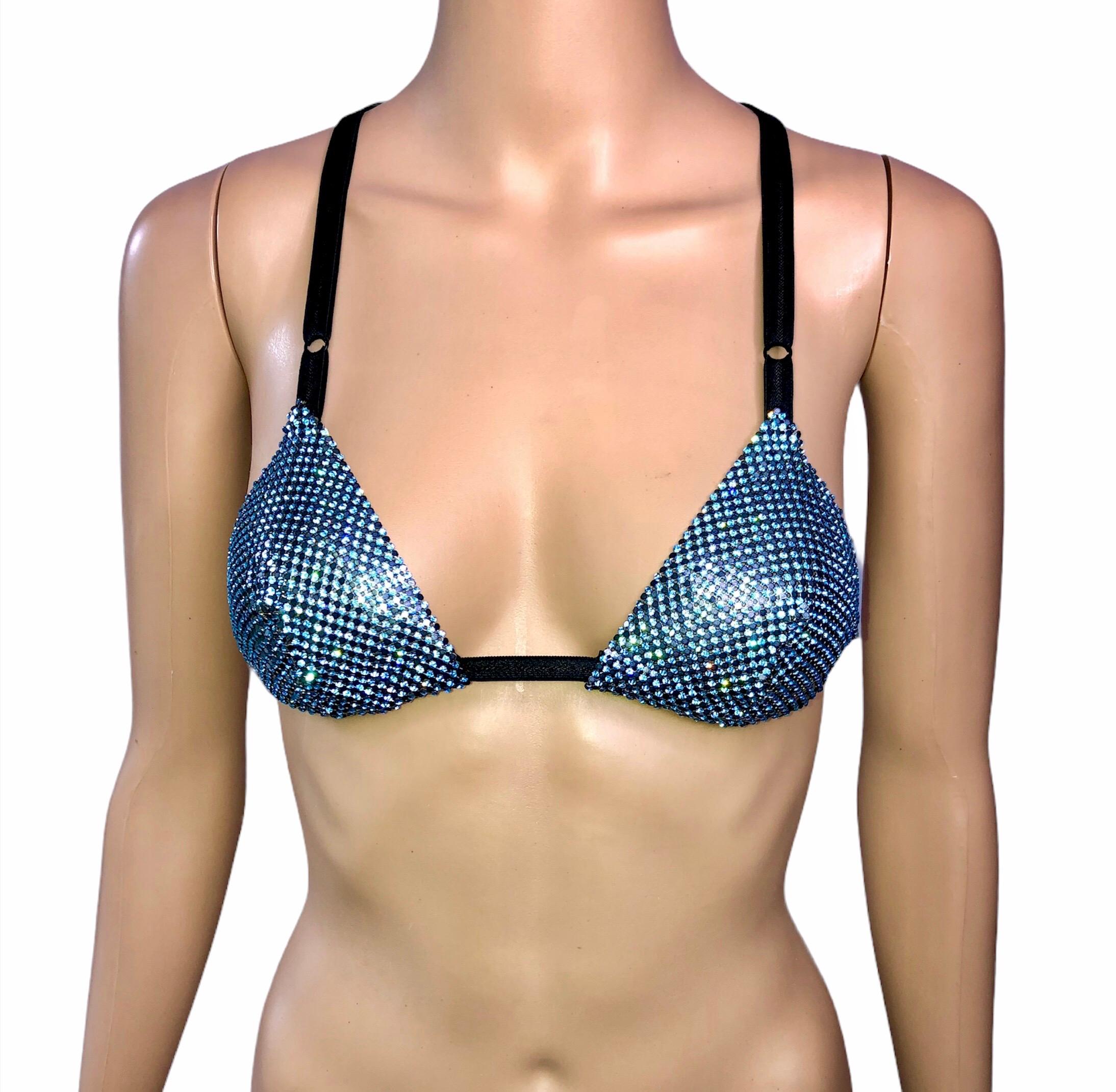 Dolce & Gabbana S/S 2000 Runway Crystal Metal Mesh Blue Bralette Bra Top Size IT 40

Excellent Condition
