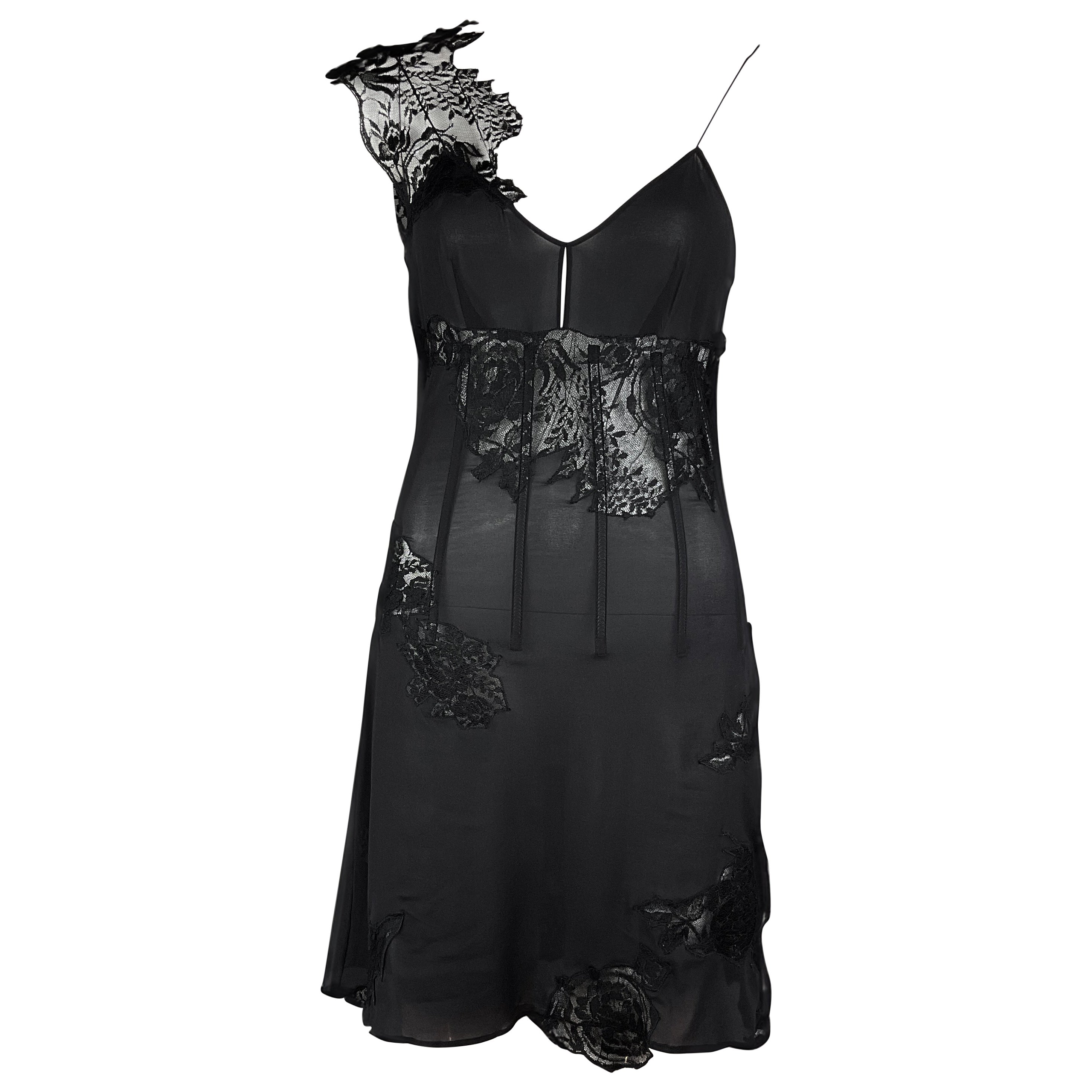 Dolce & Gabbana S/S 2002 Pasarela Corsé de encaje de seda transparente Vestido negro con transparencias en venta