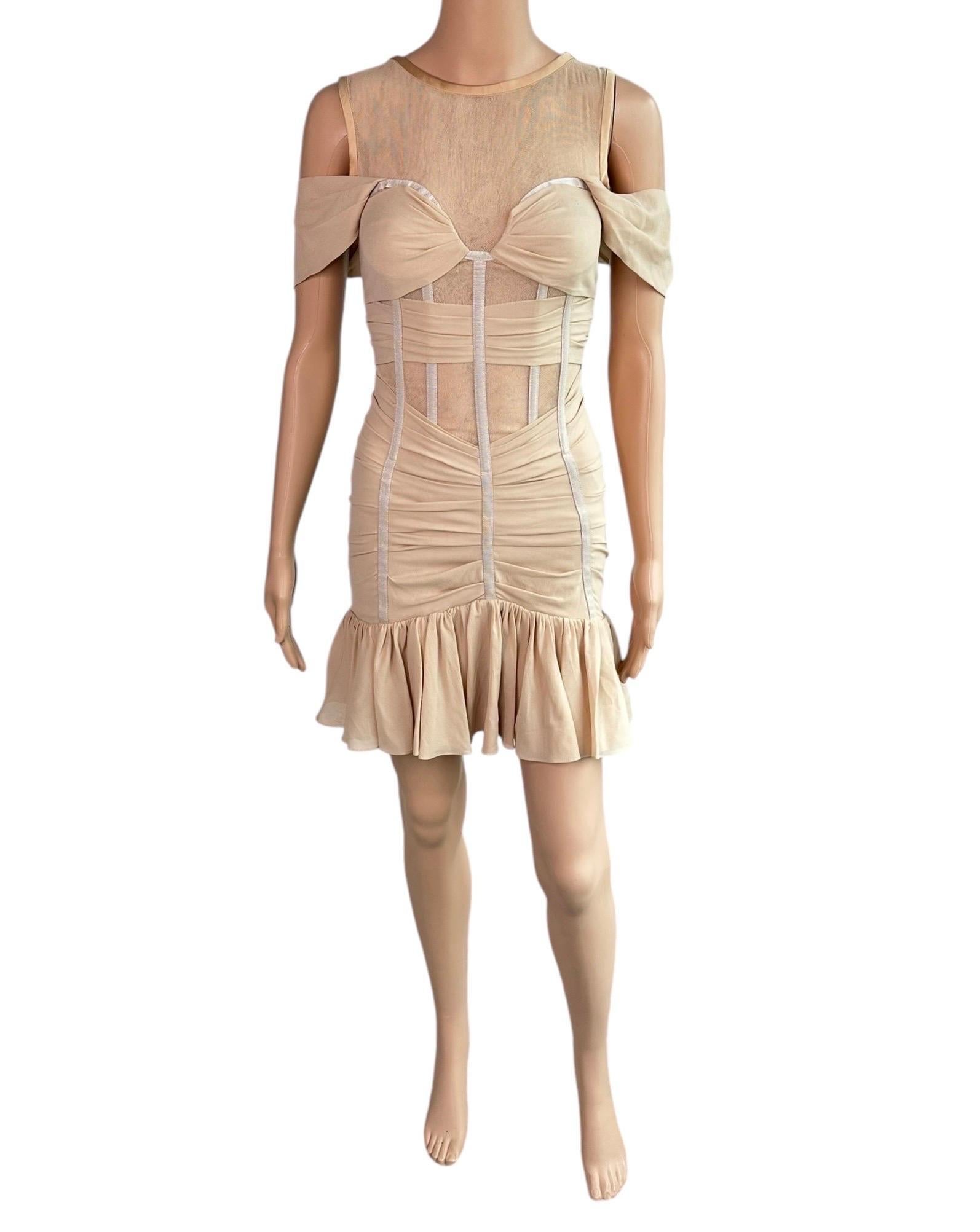 Dolce & Gabbana, mini-robe de défilé S/S 2007 à épaules dénudées et empiècements en maille transparente en vente 8