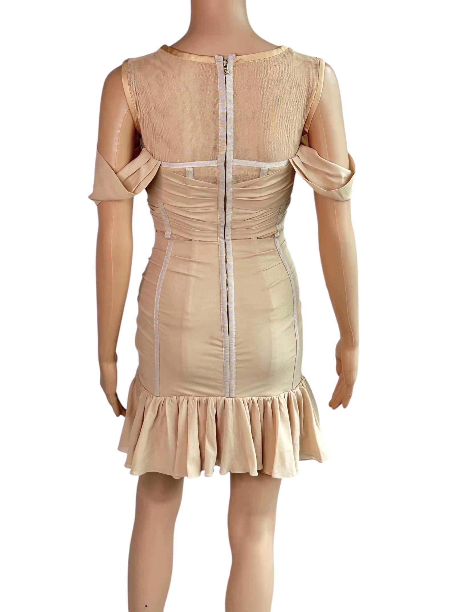 Dolce & Gabbana, mini-robe de défilé S/S 2007 à épaules dénudées et empiècements en maille transparente en vente 1