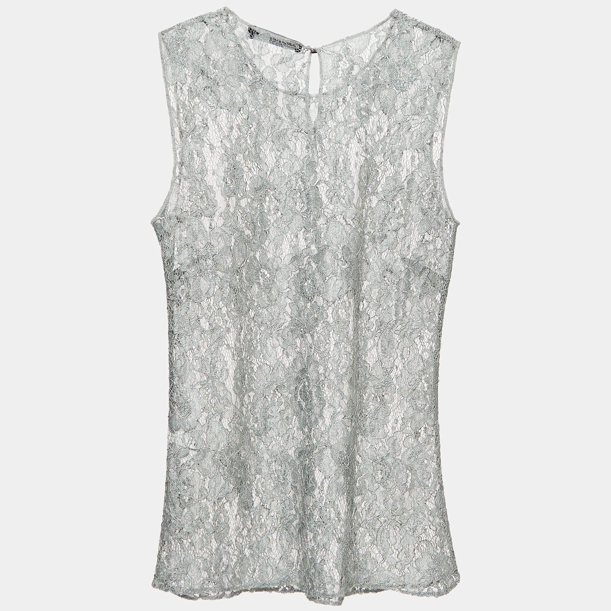 Complement your elegance with a lovely blouse like this one. With its pretty design and prime quality fabric, this Dolce & Gabbana blouse is the best pick to look sophisticated and poised.