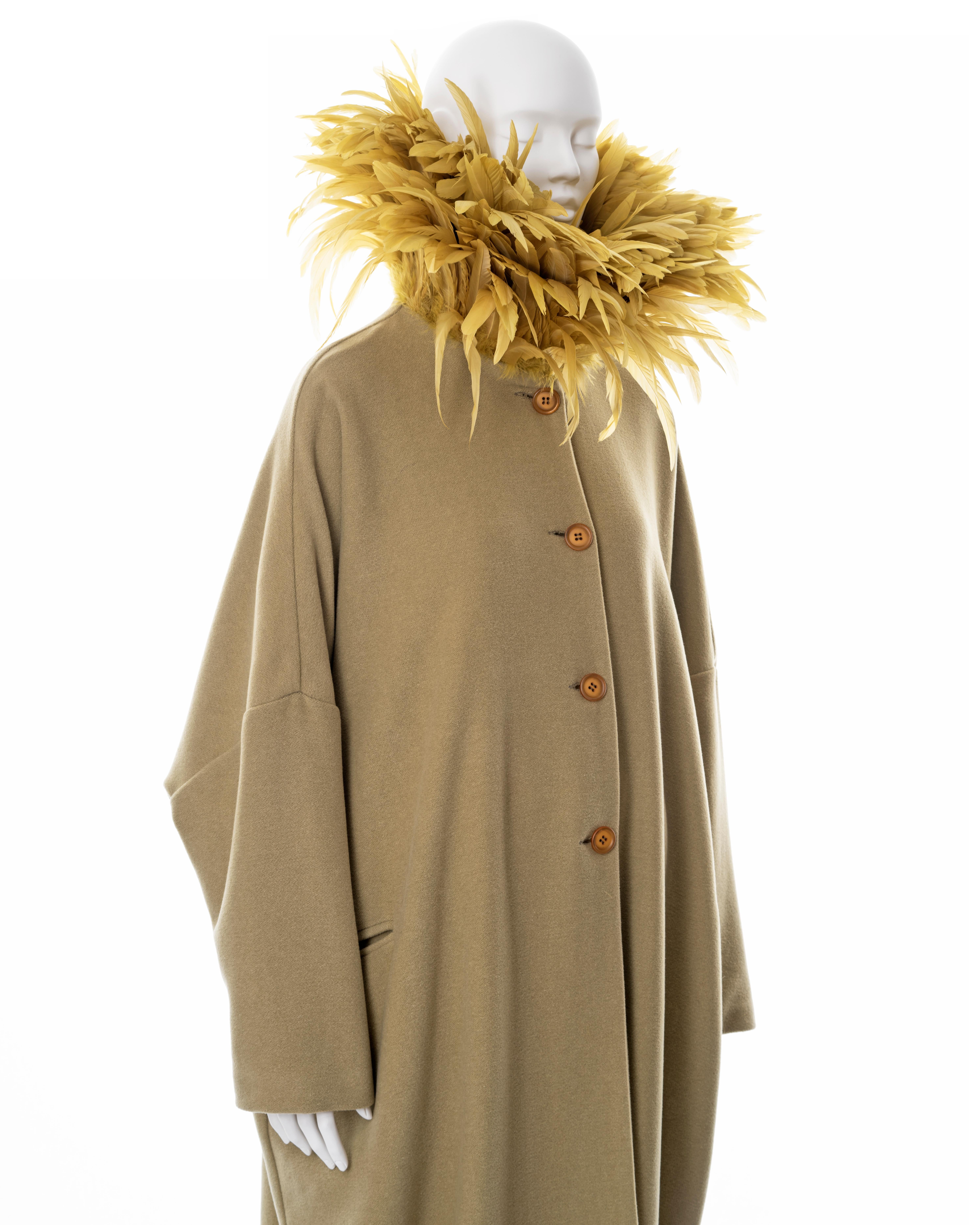 Women's Dolce & Gabbana sage green wool cocoon coat with feather collar, fw 1990 For Sale