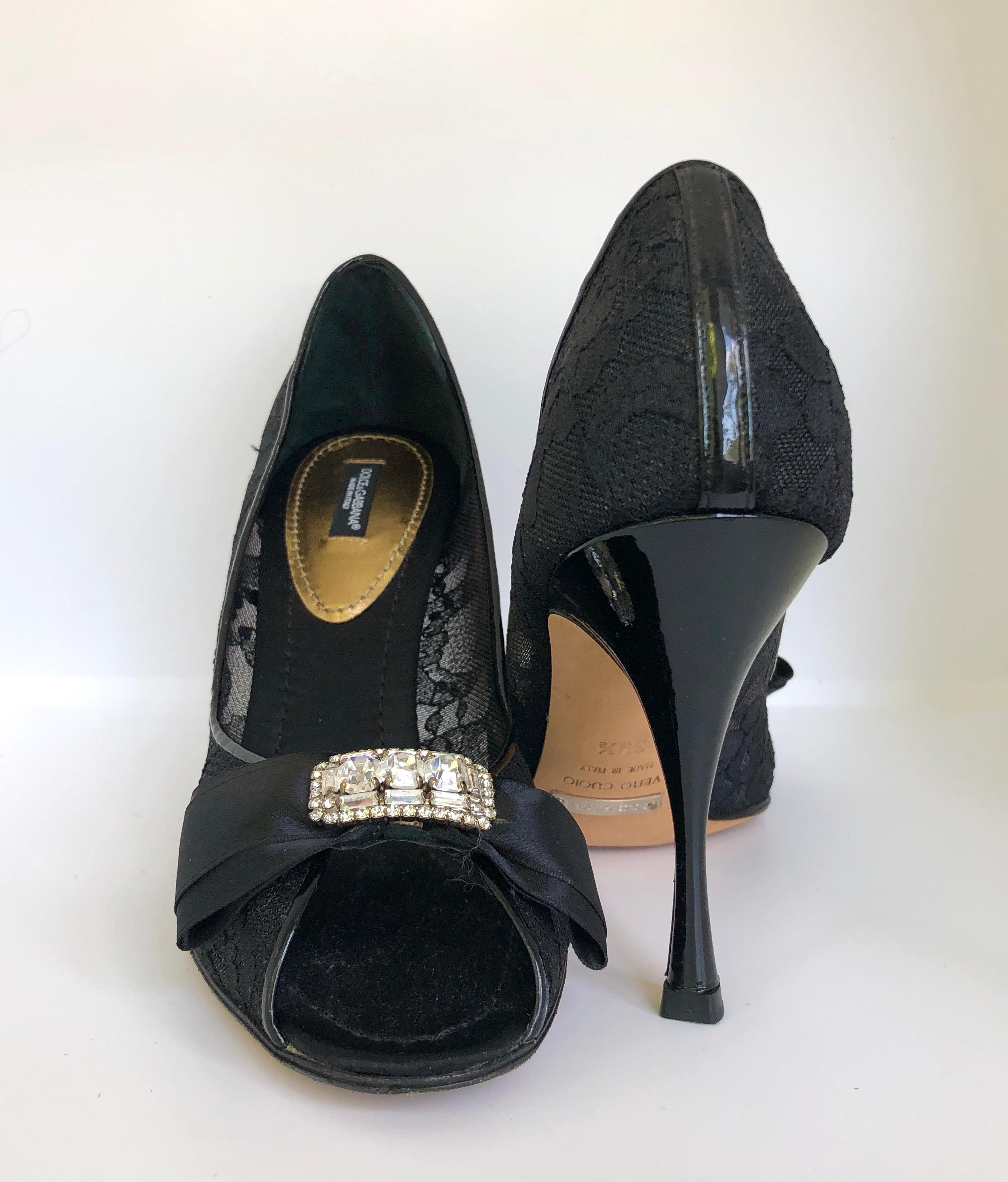 Dolce & Gabbana Satin Bow, Black Lace & Patent Leather Peep Toe Formal Pumps For Sale 2
