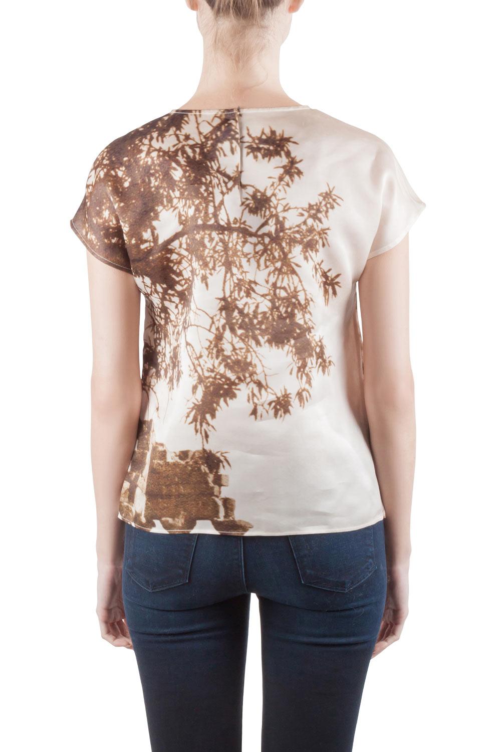 Create a new look with this Boxy blouse from the house of Dolce & Gabbana. Tailored from silk, it is covered in a sepia brown ruins pattern. It features a round neckline and short sleeves, a great piece to add to your casual wear.

Includes: The