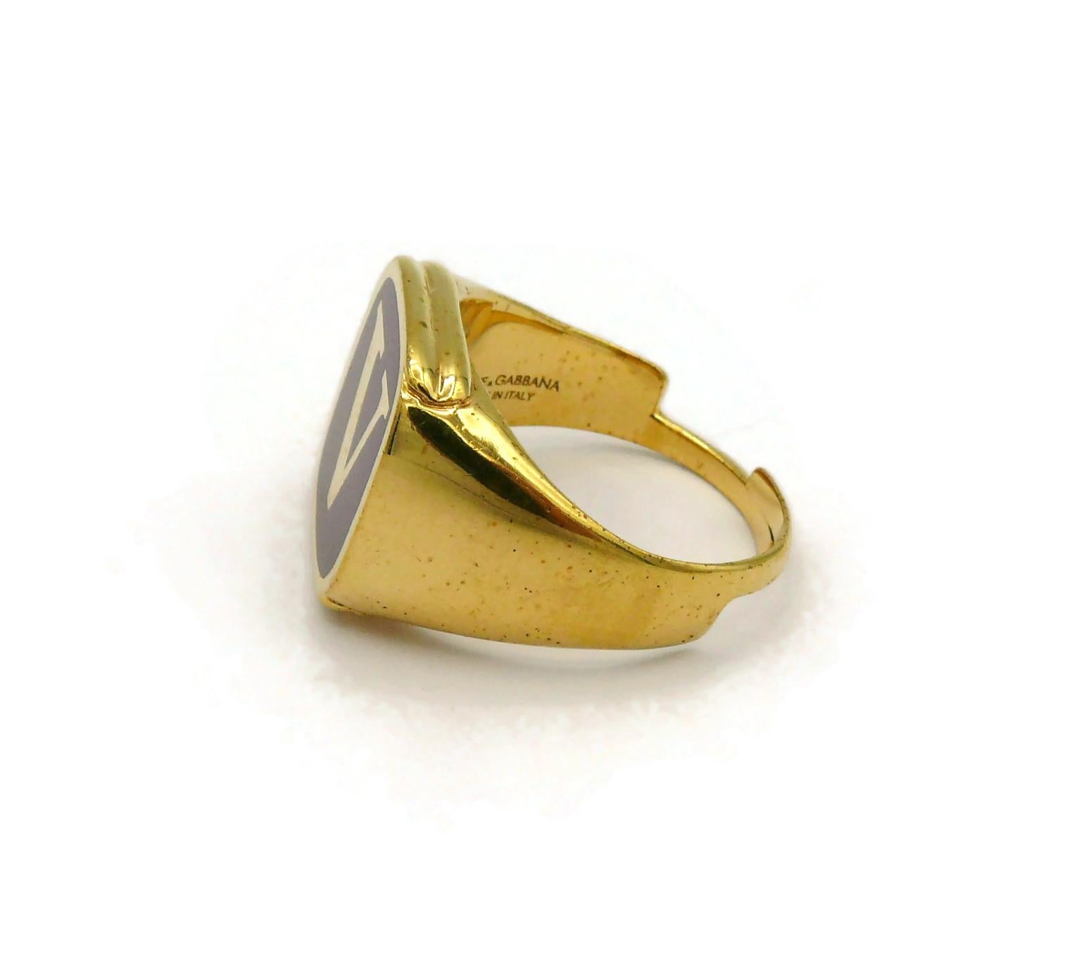 DOLCE & GABBANA Set von vier goldfarbenen Ringen L O V E im Angebot 9