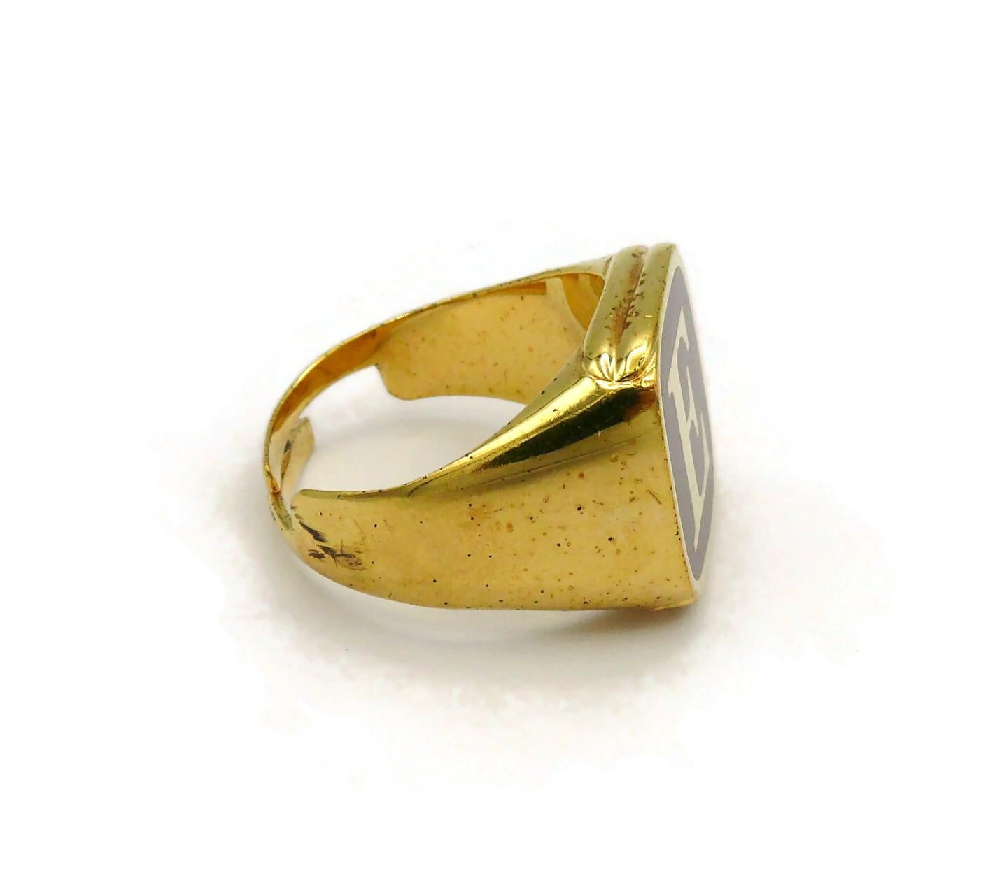 DOLCE & GABBANA Set von vier goldfarbenen Ringen L O V E im Angebot 12