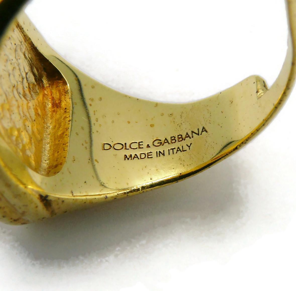 DOLCE & GABBANA Set von vier goldfarbenen Ringen L O V E im Angebot 15