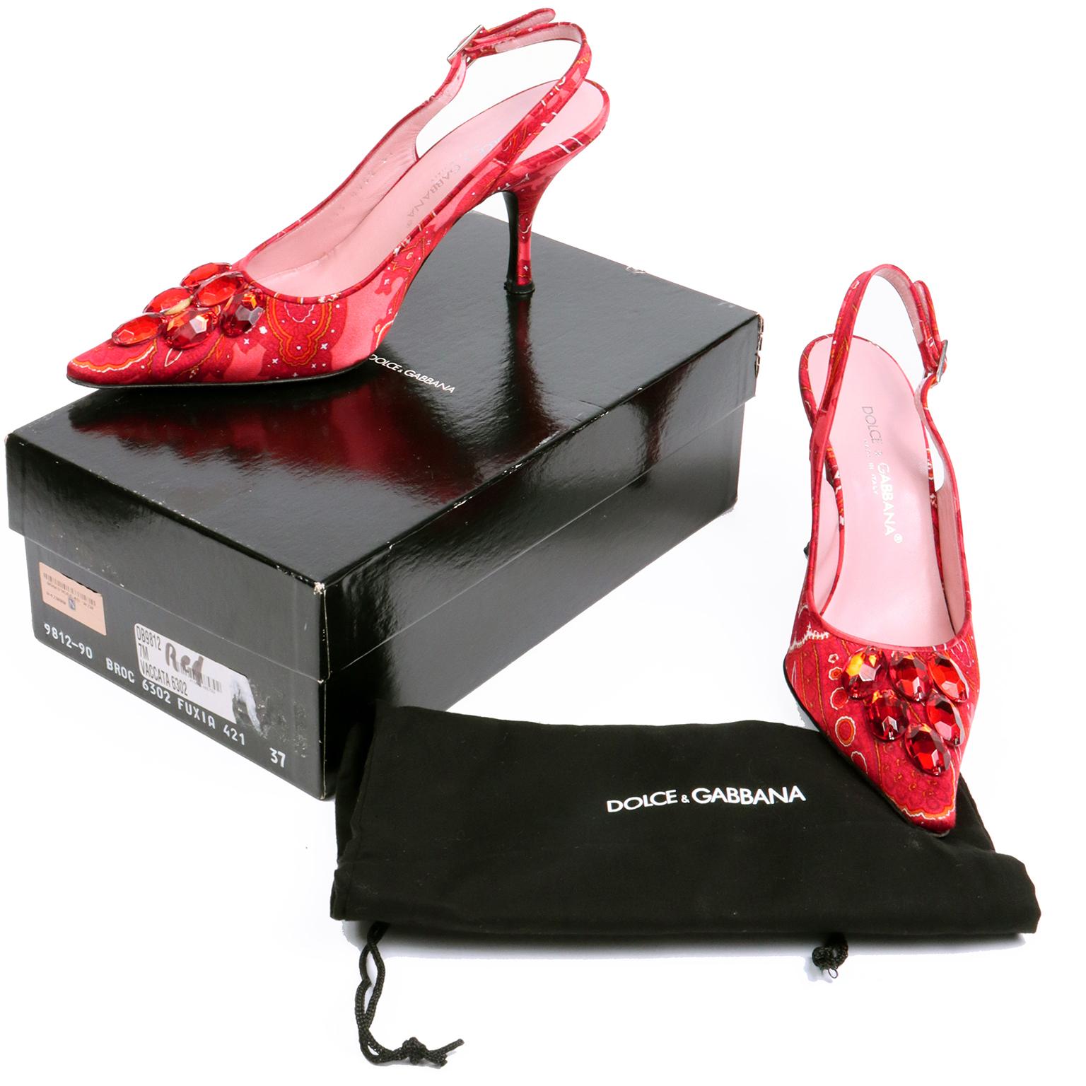We love these vintage Dolce & Gabbana Red shoes! These pretty pointed toe slingback heels are in a beautiful red and deep salmon pink print with gorgeous faceted red oval stones on the toe box. The shoes come with their original box and
