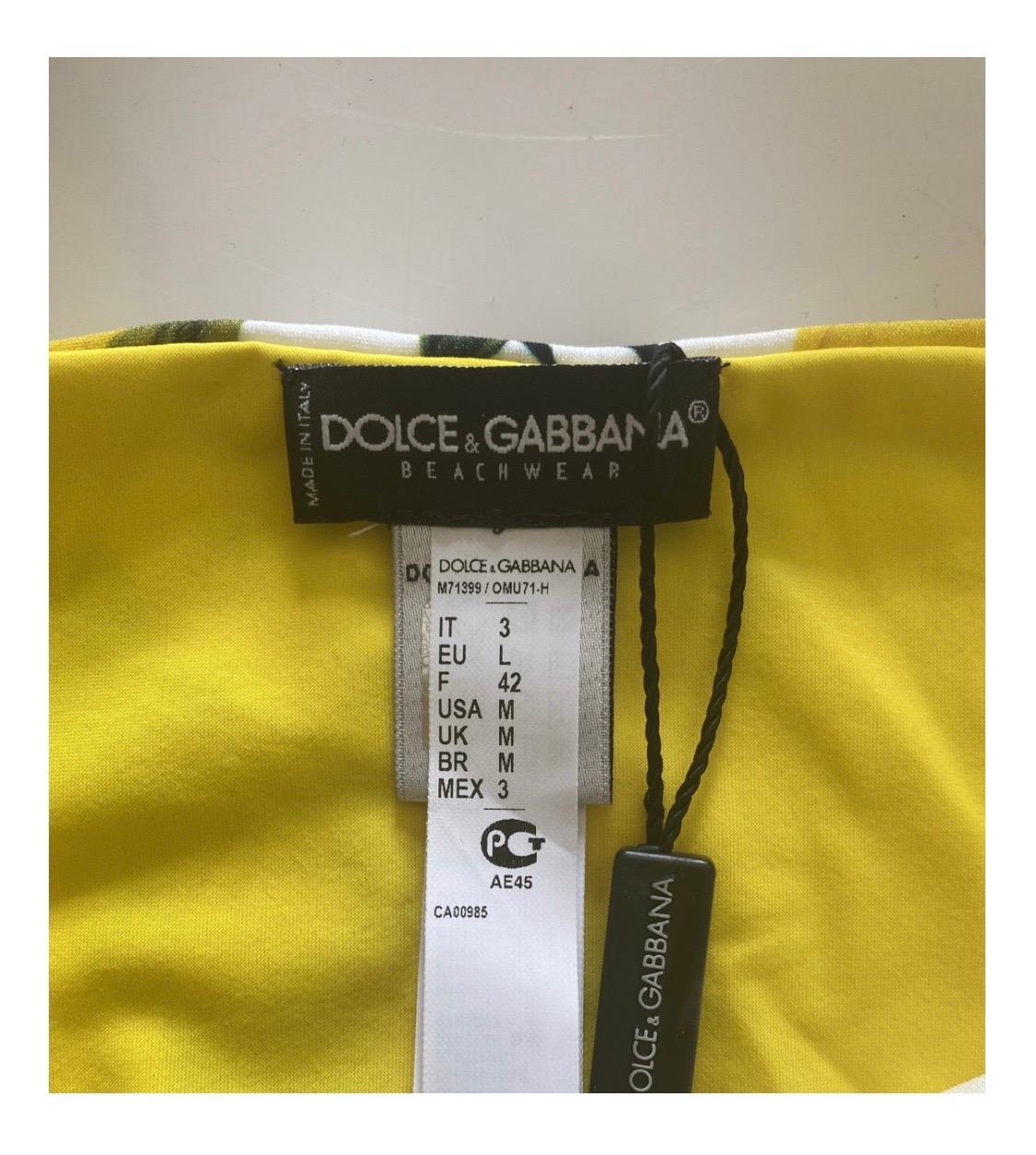 Dolce & Gabbana Sicily Lemon

ensemble bikini de bain imprimé

Top 4IT, 44IT, UK12, L/XL
Bas 3IT M/L hautement réglable avec
les arcs.

Neuf avec étiquettes
Veuillez consulter mes autres vêtements DG &

accessoires ! 