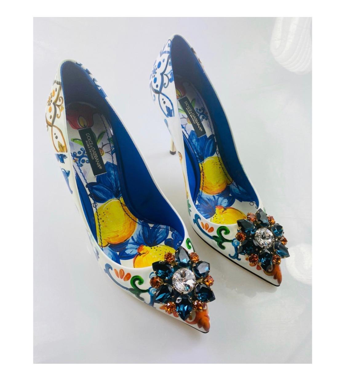 Dolce & Gabbana Sicily Maiolica
Taormina crystals heels shoes

Size 36, UK3
100% Vitello

Shoes are brand new but have slight
discolouration on both heels.

Come in the original DG box!
Please check my other DG clothing,
Sicily bag and accessories