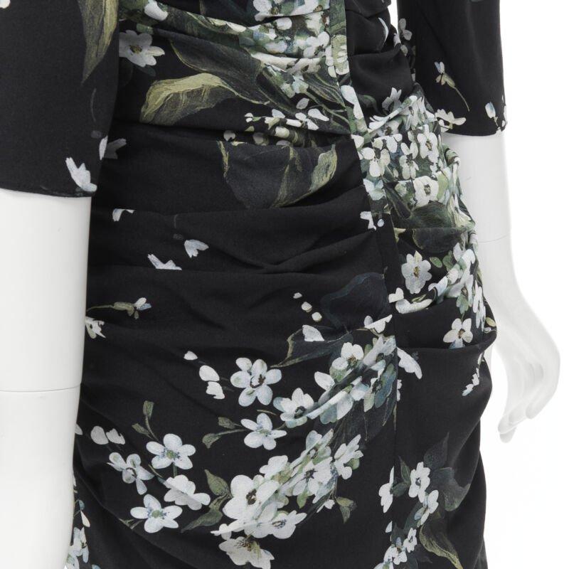 DOLCE GABBANA seda negro blanco verde estampado floral vestido bodycon fruncido IT40 XS
Referencia: TGAS/B01834
Marca: Dolce & Gabbana
Diseñador: Domenico Dolce y Stefano Gabbana
Material: Seda
Color: Negro, Blanco
Patrón: Floral
Cierre: