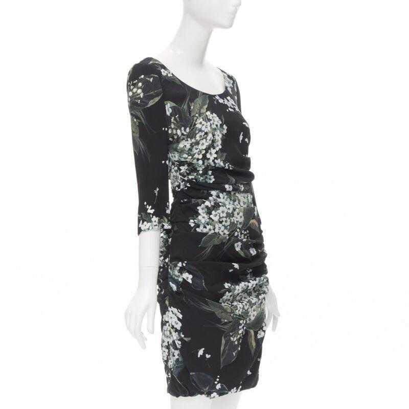 DOLCE GABBANA seda negro blanco verde estampado floral vestido bodycon fruncido IT40 XS en Excelente estado para la venta en Hong Kong, NT