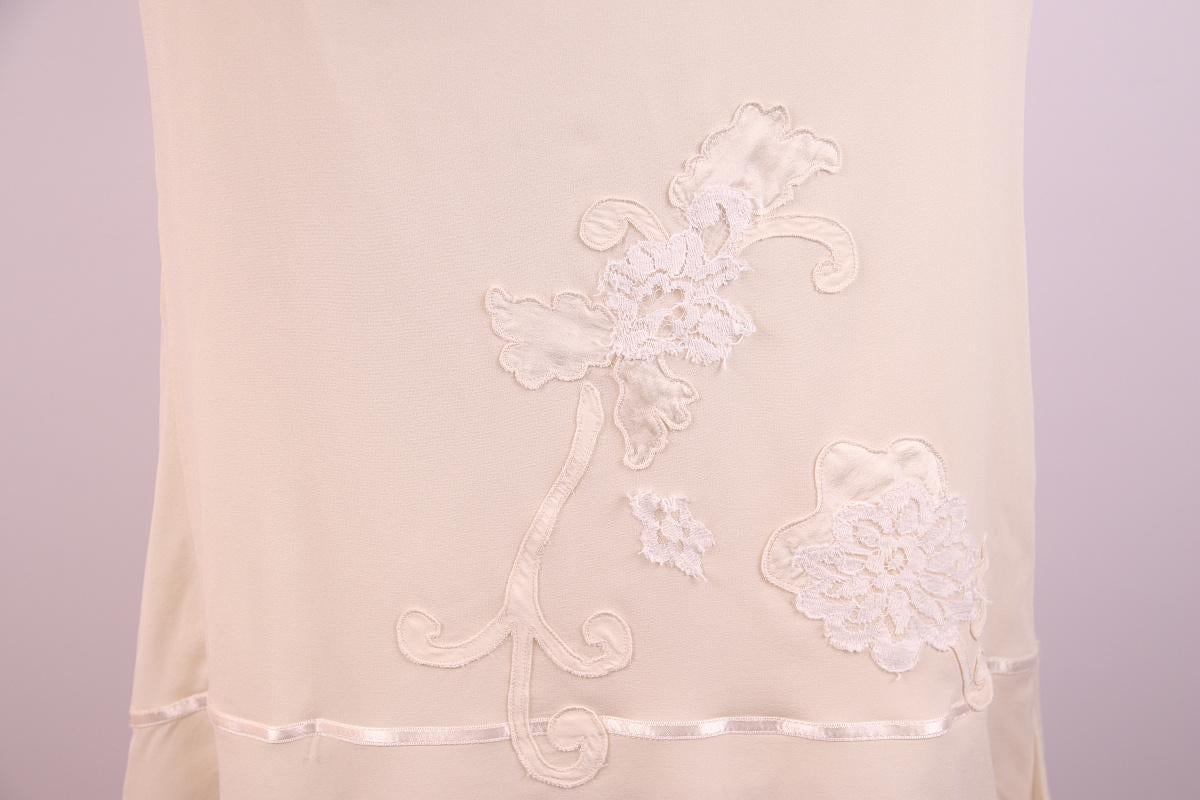 Dolce & Gabbana Silk Cream Floral Lace Skirt
DETAILS:

The loveliest cream floral lace slip skirt from iconic fashion house Dolce & Gabbana. Made of a silk-blend—so luxurious. This classic designer closet staple can be styled both casually and