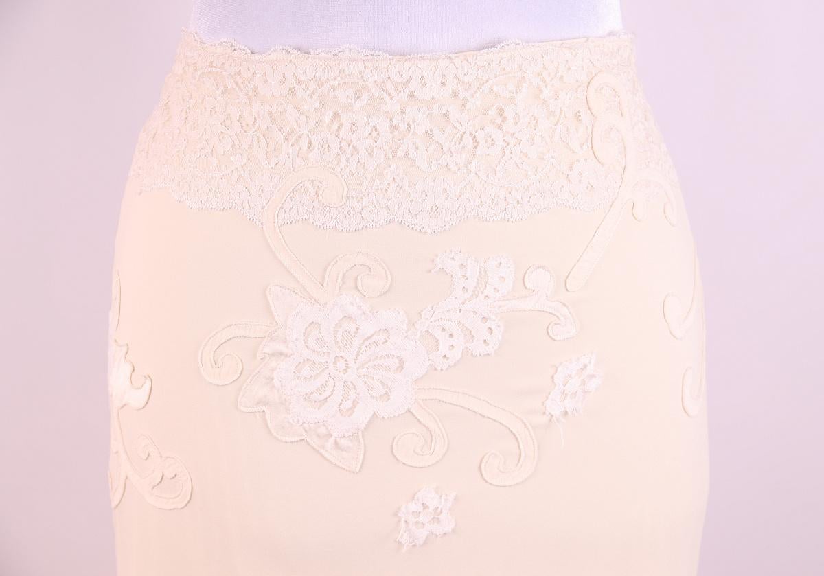 Dolce & Gabbana Silk Cream Floral Lace Skirt 2000s early For Sale 4