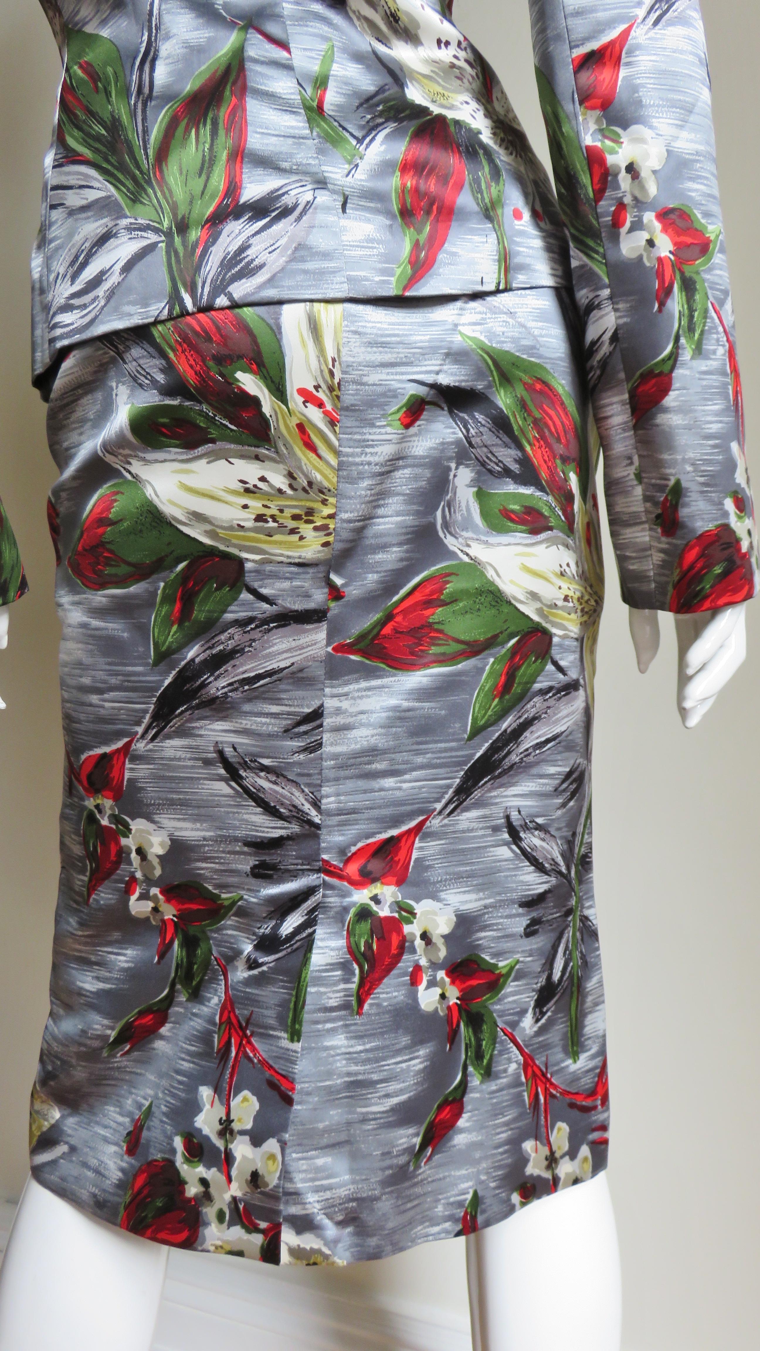 Dolce & Gabbana Silk Flower Print Skirt Suit For Sale 4