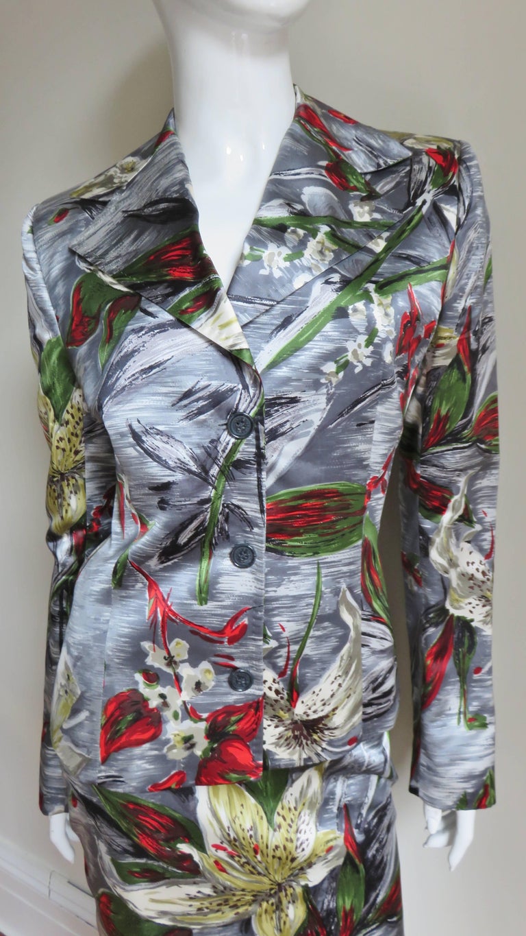 Dolce & Gabbana Flower Print Silk Skirt Suit In Excellent Condition For Sale In Water Mill, NY