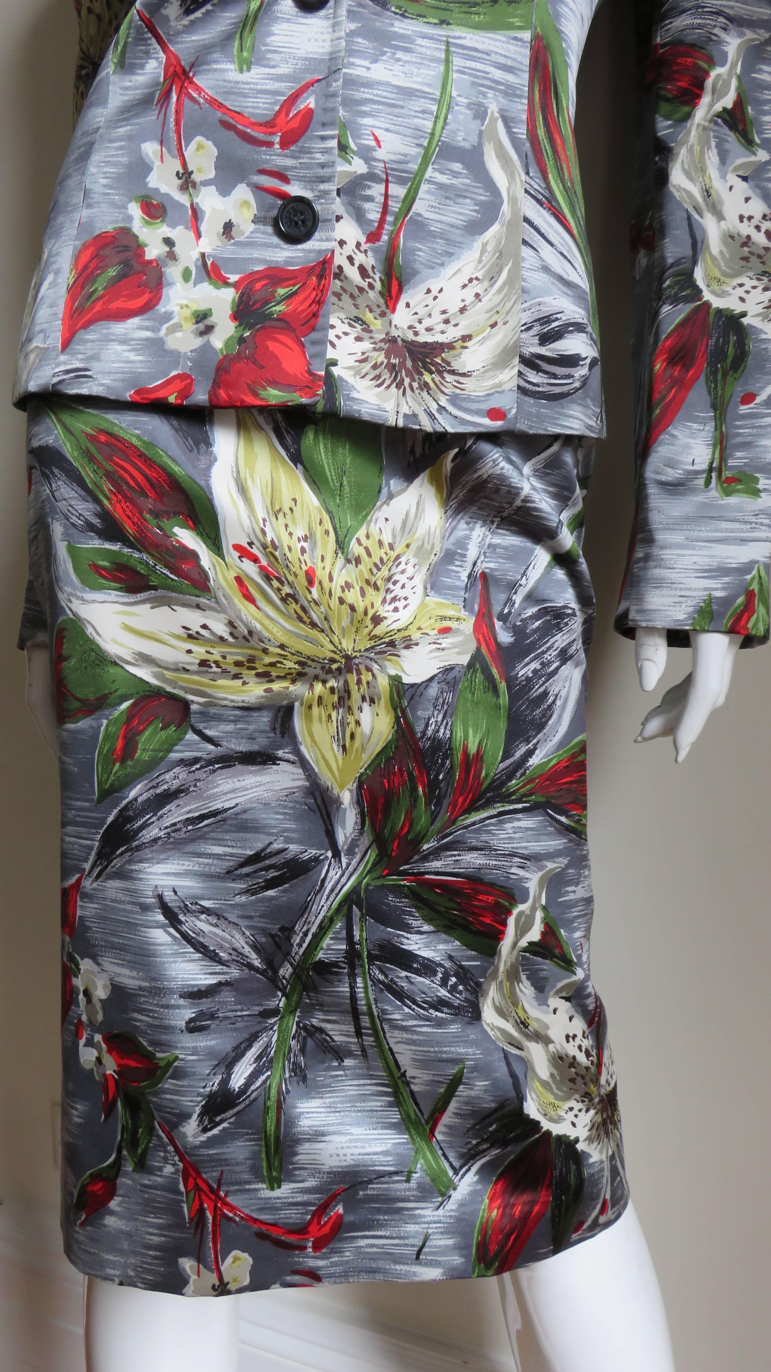 Dolce & Gabbana Silk Flower Print Skirt Suit In Excellent Condition For Sale In Water Mill, NY
