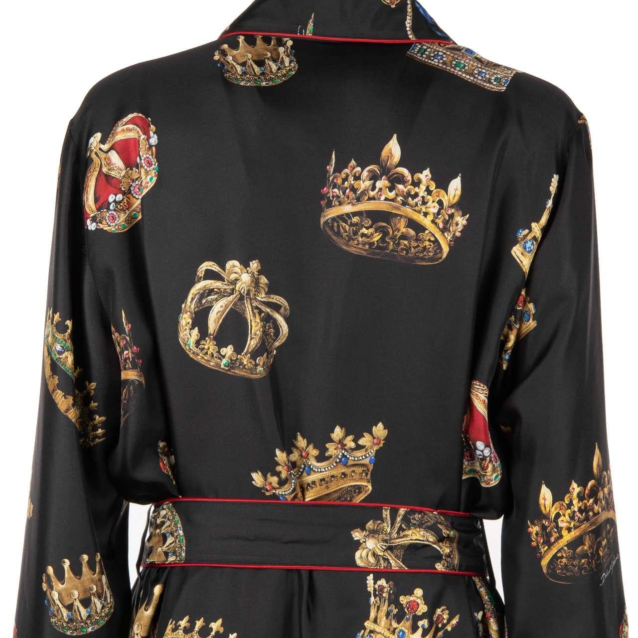 Dolce & Gabbana - Silk King Crown Printed Coat Robe Black 44 For Sale 1