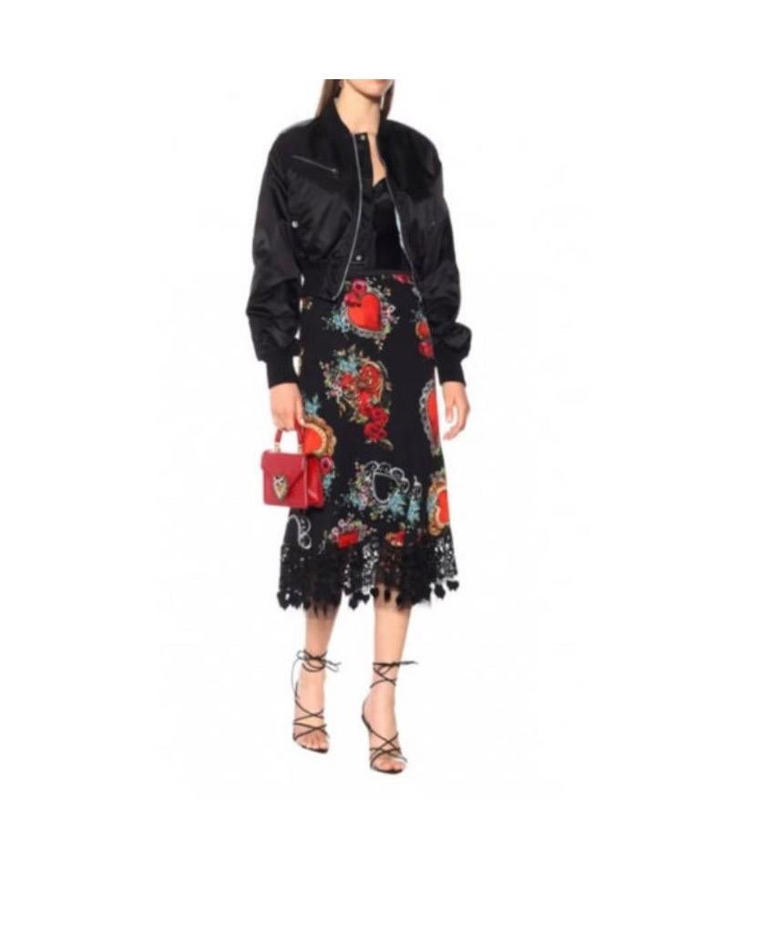 DOLCE & GABBANA SILK MIDI SKIRT
WITH HEART AND ROSE PRINT IN BLACK
Runway Collection represents the
evolution of Dolce&Gabbana’s
heritage towards a perfect blend of
tradition and innovation. Stretch silk
charmeuse Godet skirt with a heart and
rose