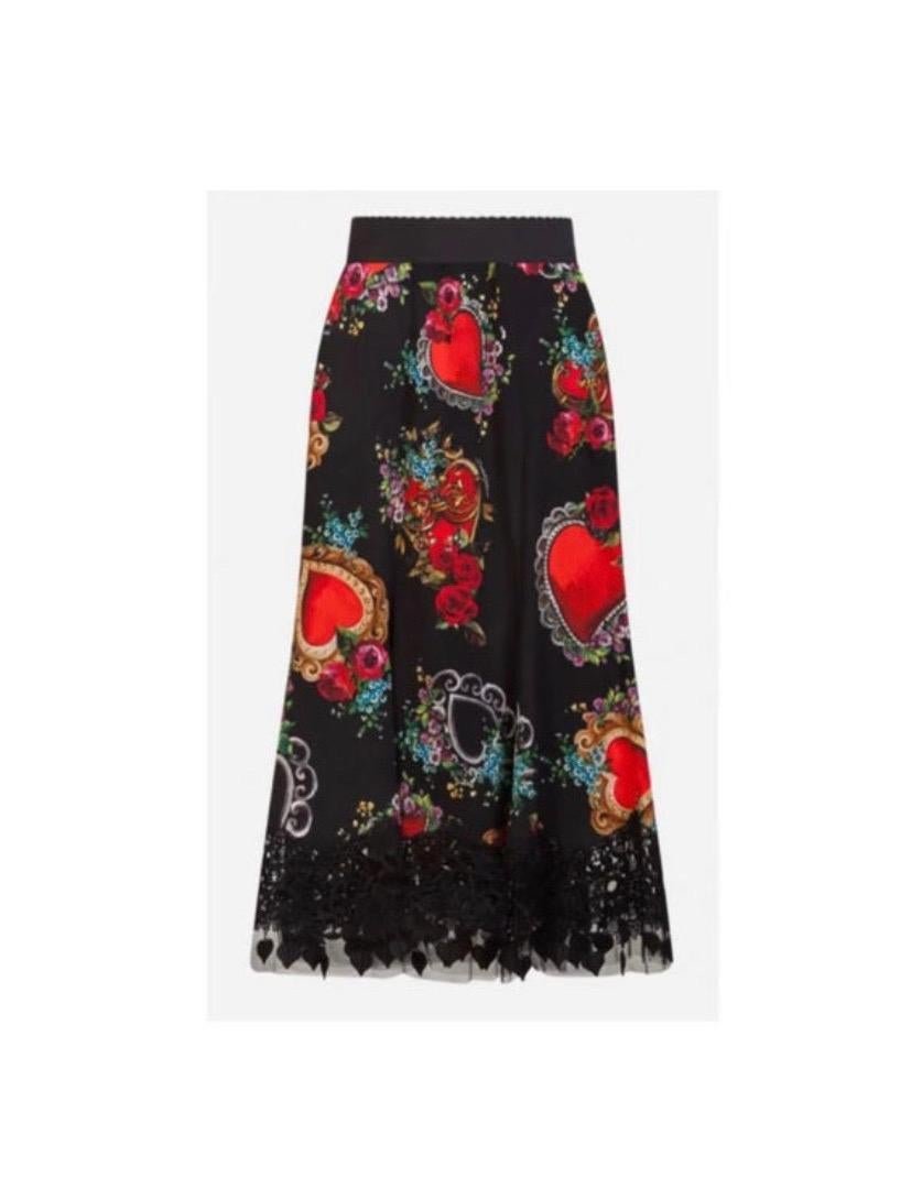 Dolce & Gabbana Silk midi skirt
With heart and Rose print in black 1