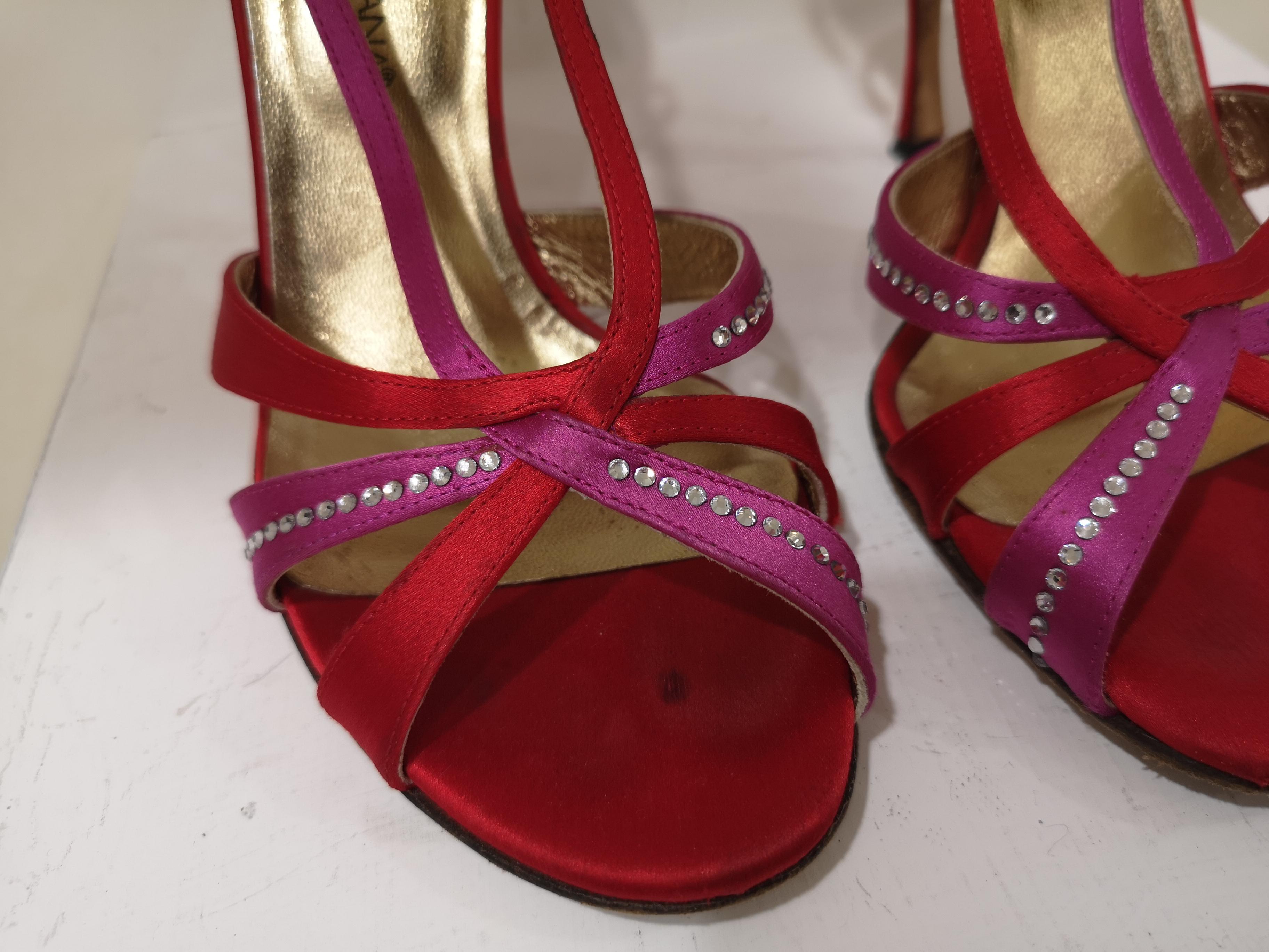 Dolce & Gabbana Seidensandalen aus Satin im Angebot 2
