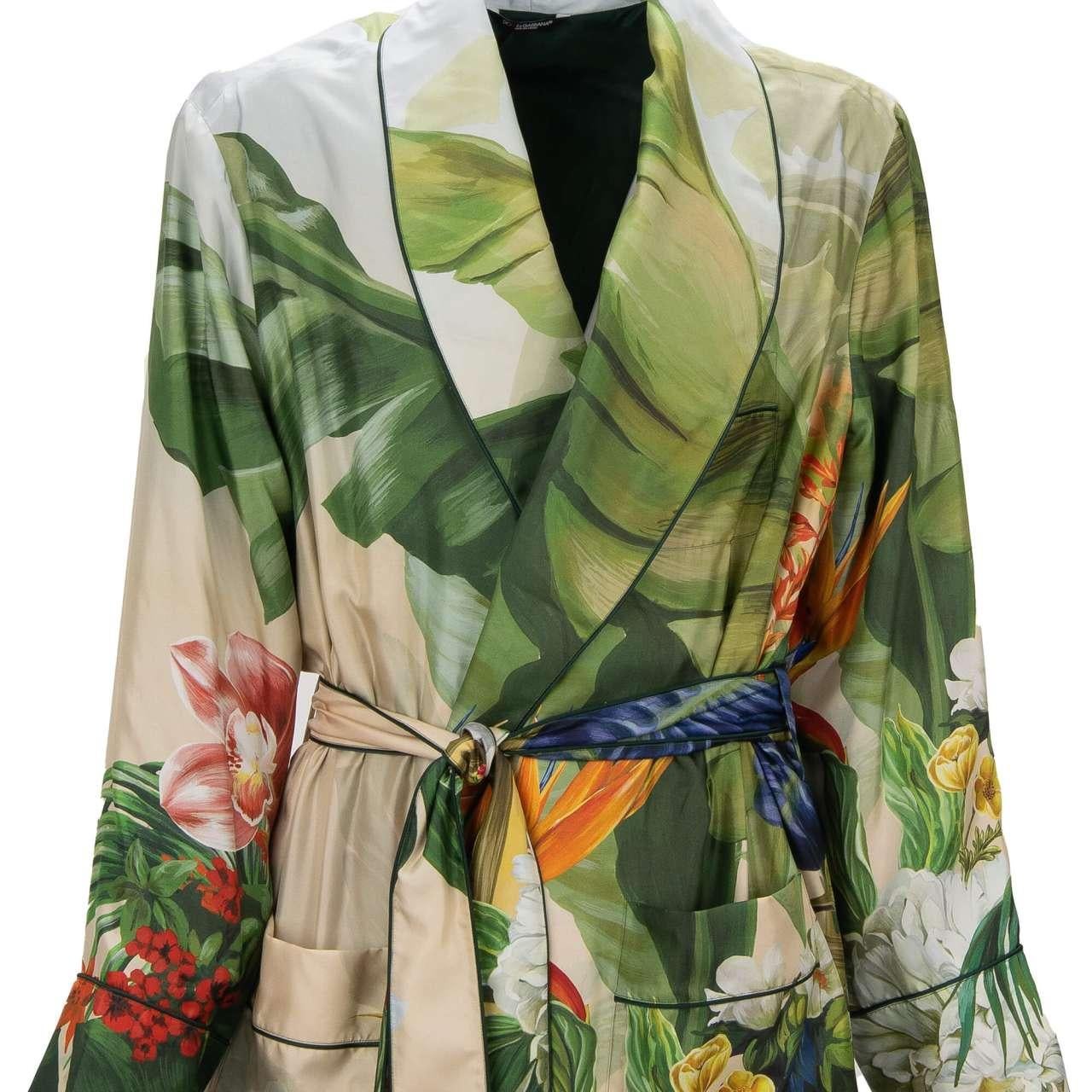 - Silk Coat / Robe with tropical print and large shawl collar by DOLCE & GABBANA - RUNWAY: Dolce&Gabbana Fashion Show - New with tag - Former RRP: EUR 2,950 - MADE IN ITALY - Classic Fit - Model: G0936T-FI1RI-HH1ML - Material: 100% Silk - Lining: