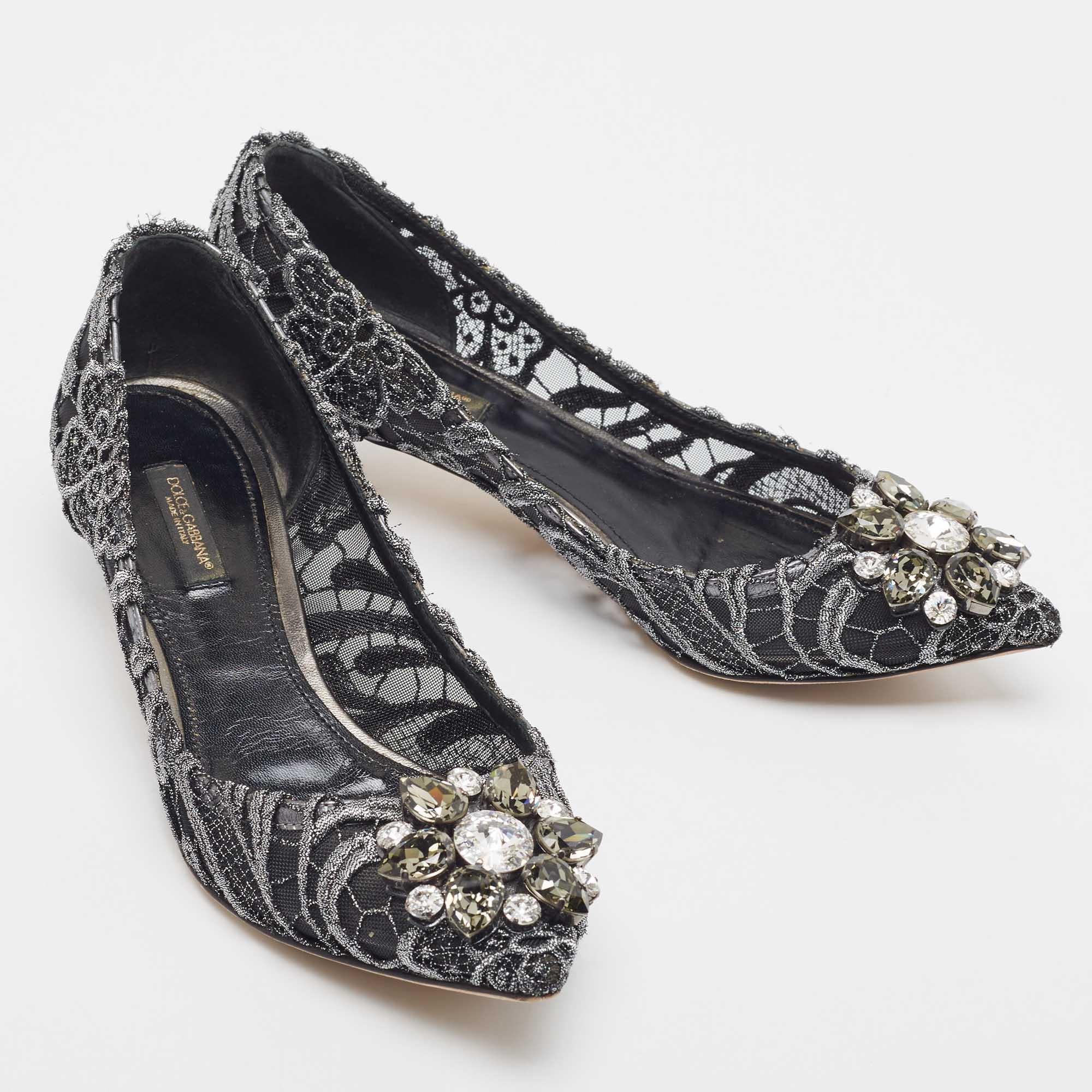 Dolce & Gabbana Silver/Black Lace Bellucci Crystal Embellished Kitten Heel Pumps In Good Condition For Sale In Dubai, Al Qouz 2