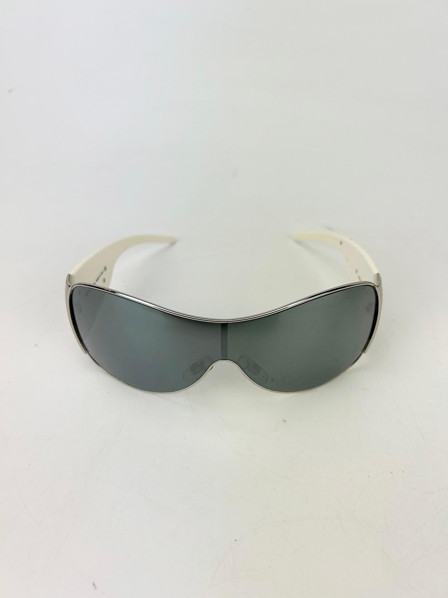 Dolce & Gabbana Silver Cream Mirror Lens Oversize Ski Sunglasses Bon état - En vente à Philadelphia, PA