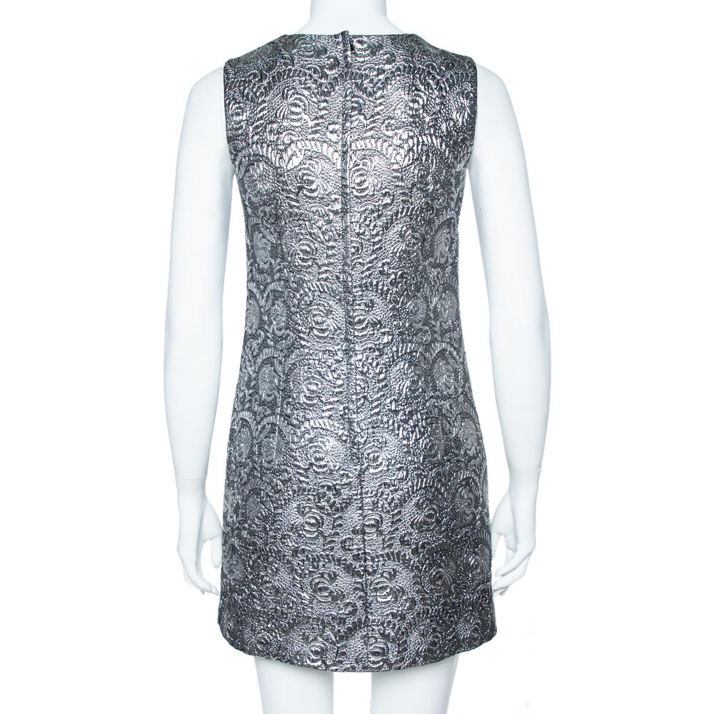 Dolce & Gabbana Silber Metallic Jacquard Shift Kleid S im Zustand „Hervorragend“ in Dubai, Al Qouz 2