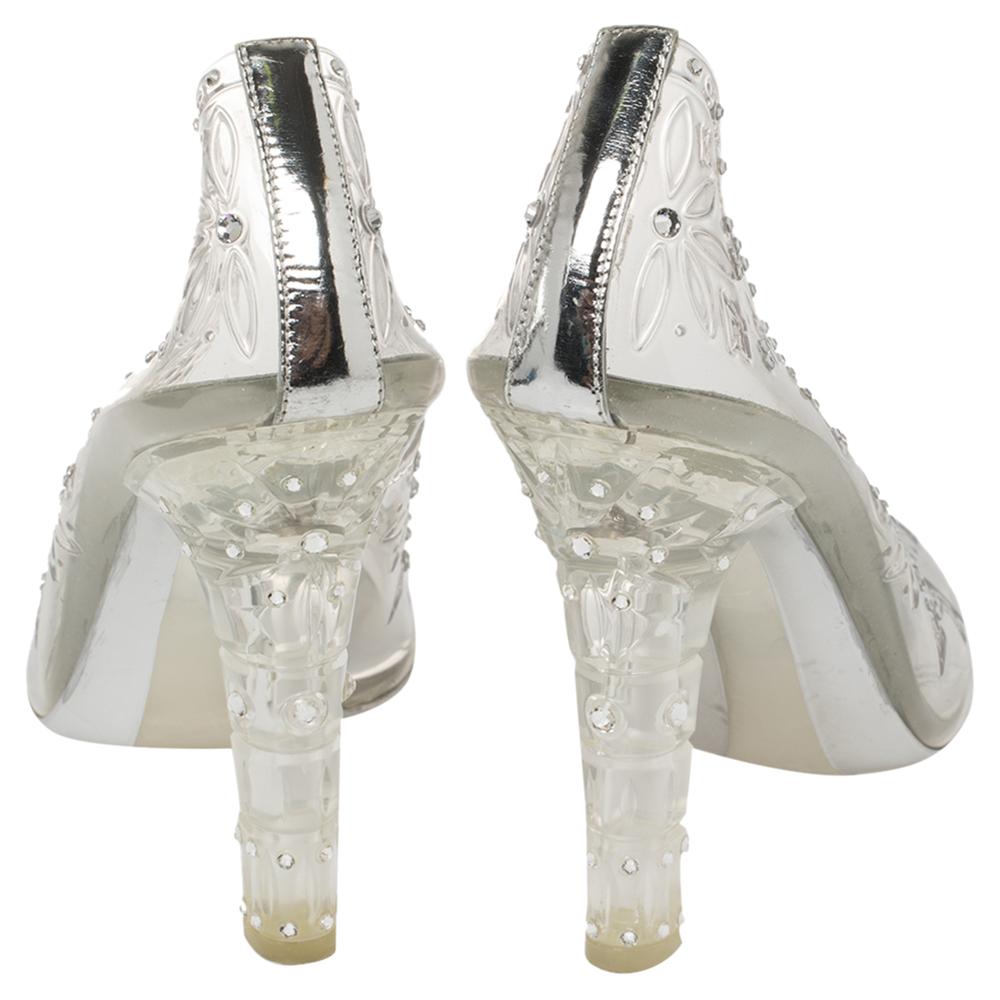 Dolce & Gabbana Silver PVC Crystal Embellished Cinderella Pumps Size 39.5 In Good Condition In Dubai, Al Qouz 2