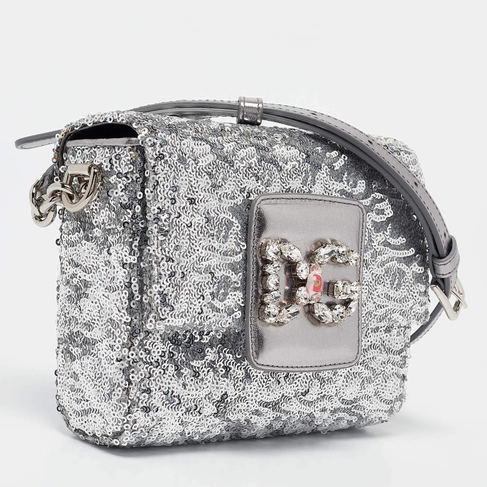 Argento Dolce & Gabbana Borsa a tracolla DG Millennials in pelle e paillettes argento in vendita