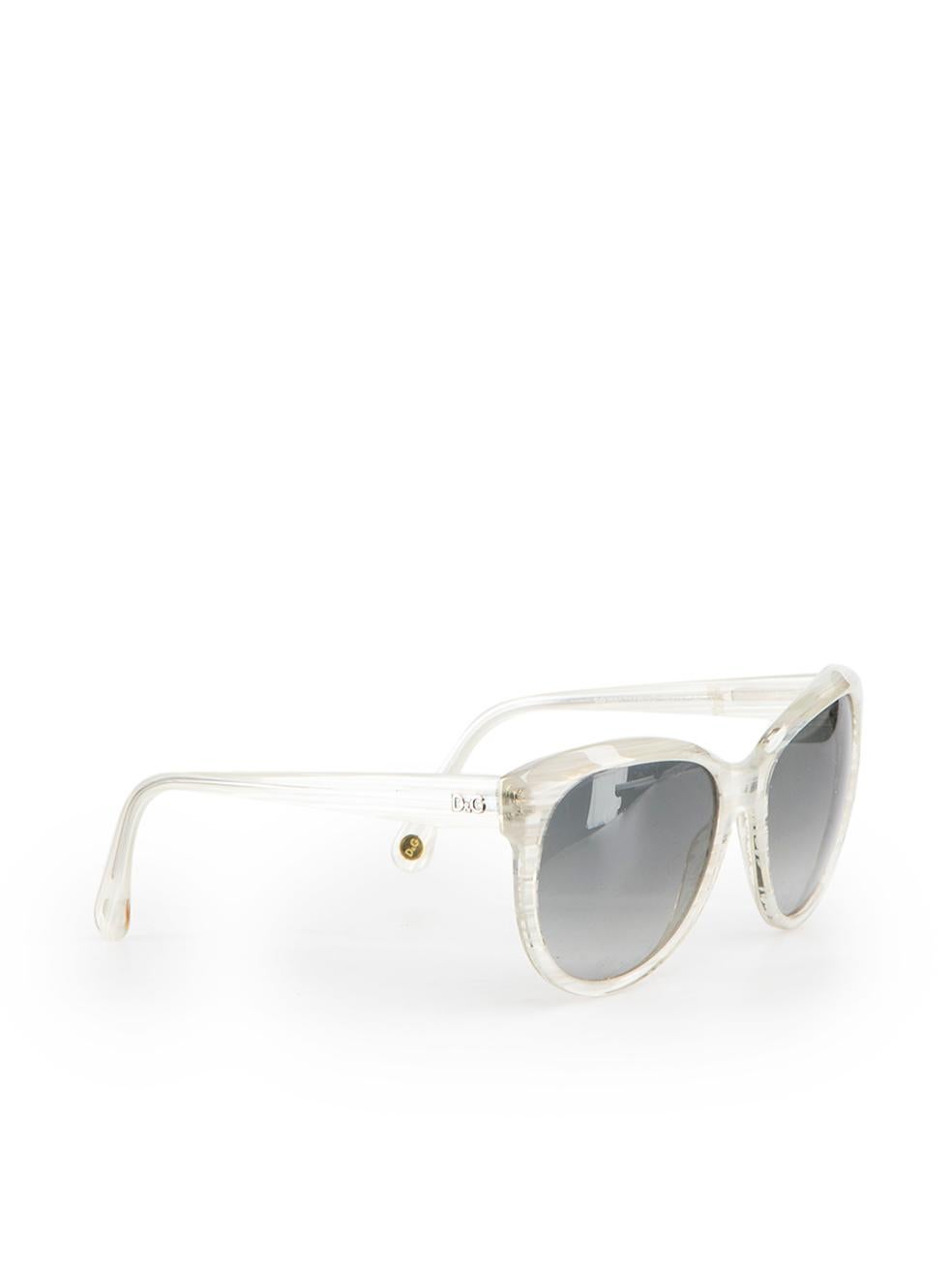 CONDITION is Very good. Minimal wear to sunglasses is evident. Minimal wear to both lenses with very light scratches on this used Dolce & Gabbana designer resale item.
 
 Details
 Silver
 Acetate
 Sunglasses
 Round
 Gradient grey lens
 
 
