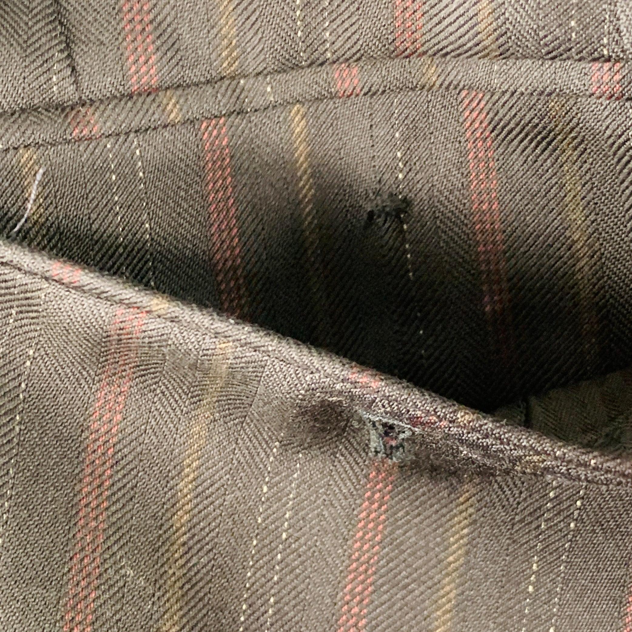 Dolce & Gabbana Taille 34 Pantalon habillé en laine à rayures noires et bourgogne à devant plat Bon état - En vente à San Francisco, CA