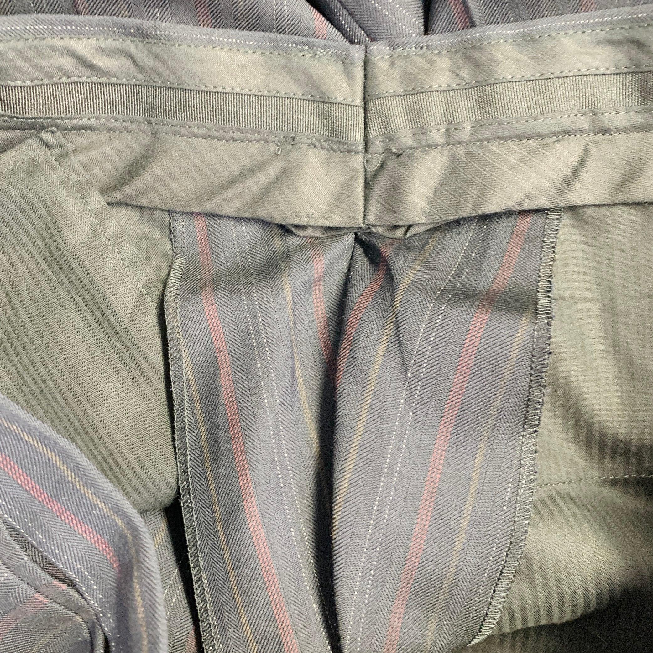 Dolce & Gabbana Taille 34 Pantalon habillé en laine à rayures noires et bourgogne à devant plat en vente 2