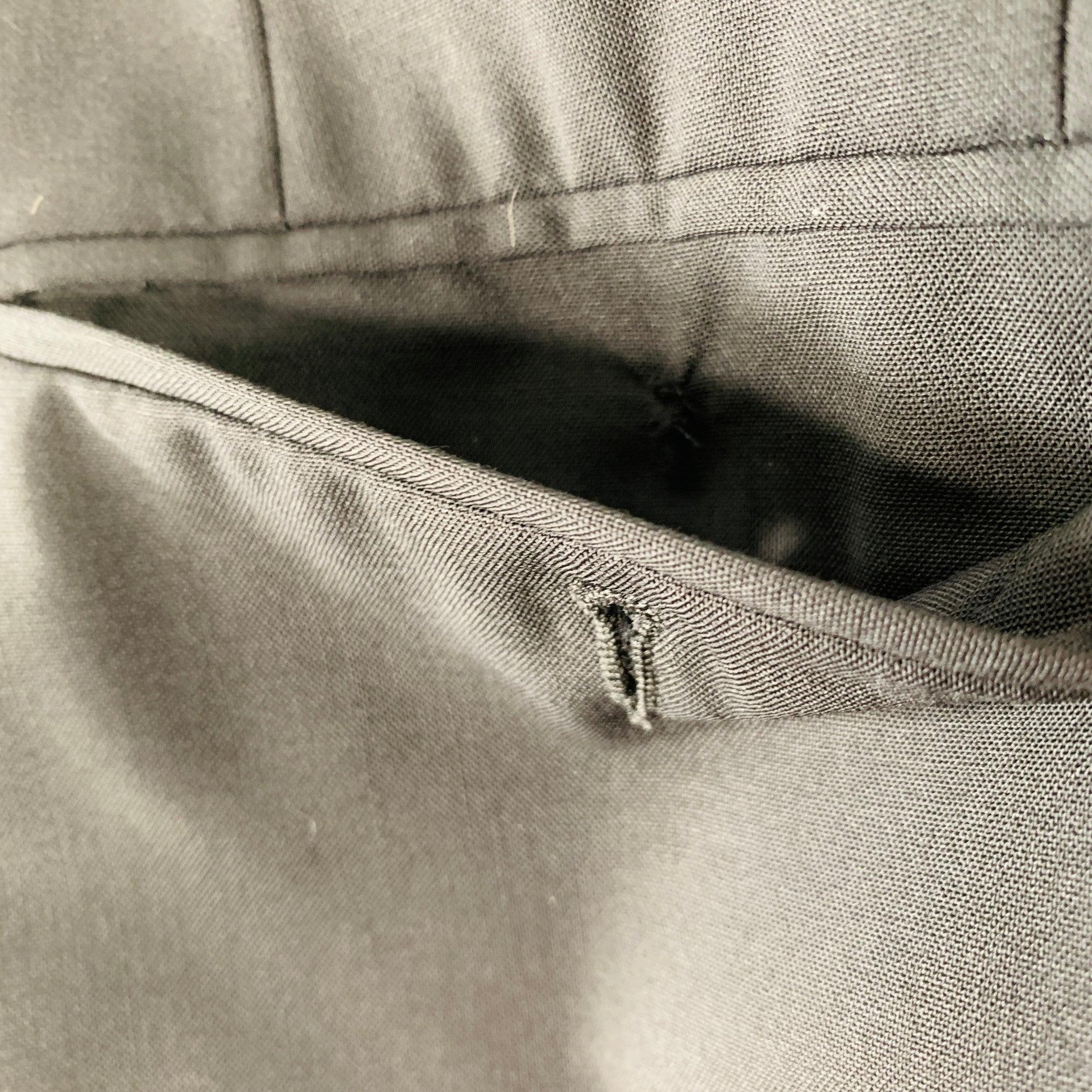 Noir Dolce & Gabbana Taille 34 Pantalon habillé noir en laine avec fermeture éclair. en vente