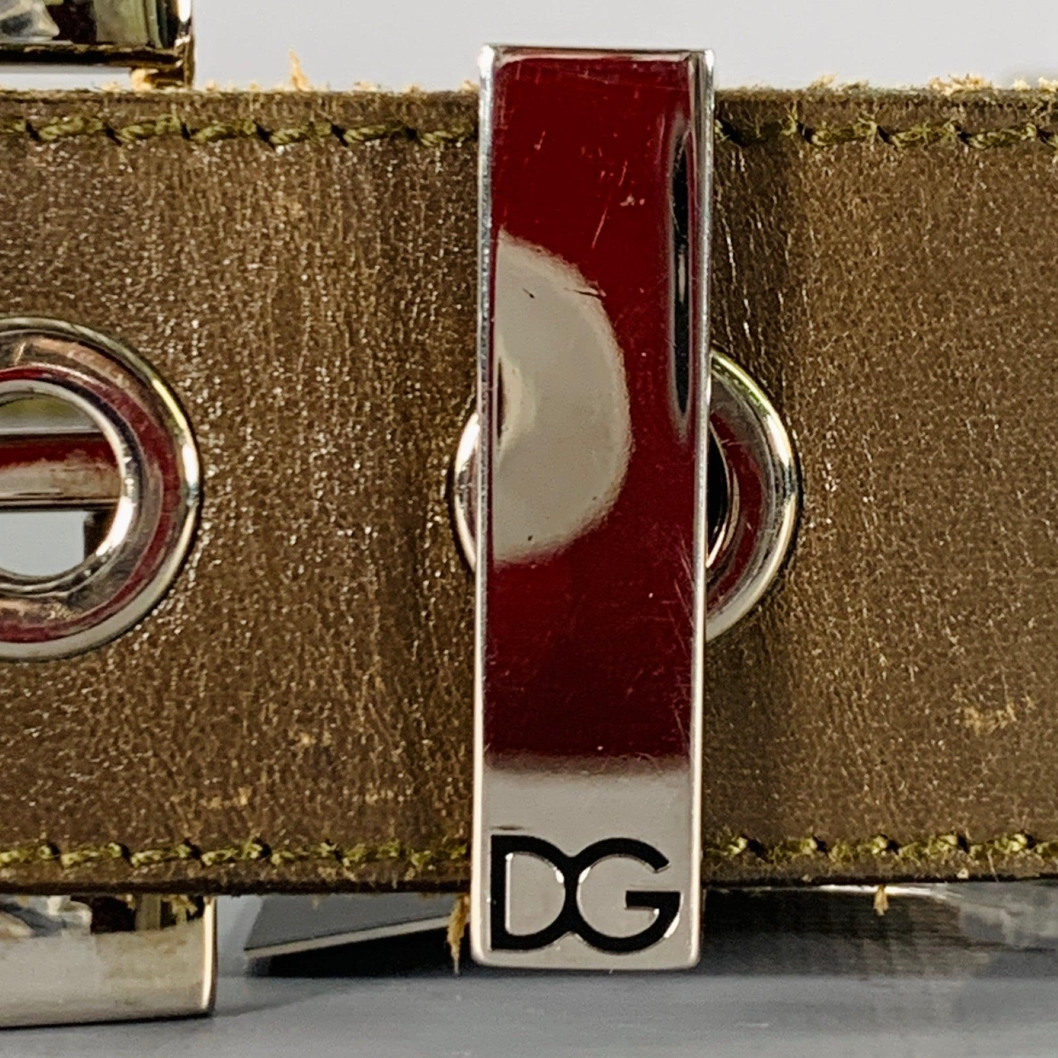 DOLCE & GABBANA belt
in a brown leather and green rope featuring large silver tone metal grommets and a silver tone metal buckle. Comes with dust bag.Good Pre-Owned Condition. Some fraying on rope, as is. 

Marked:   size not markedLength: 39.5
