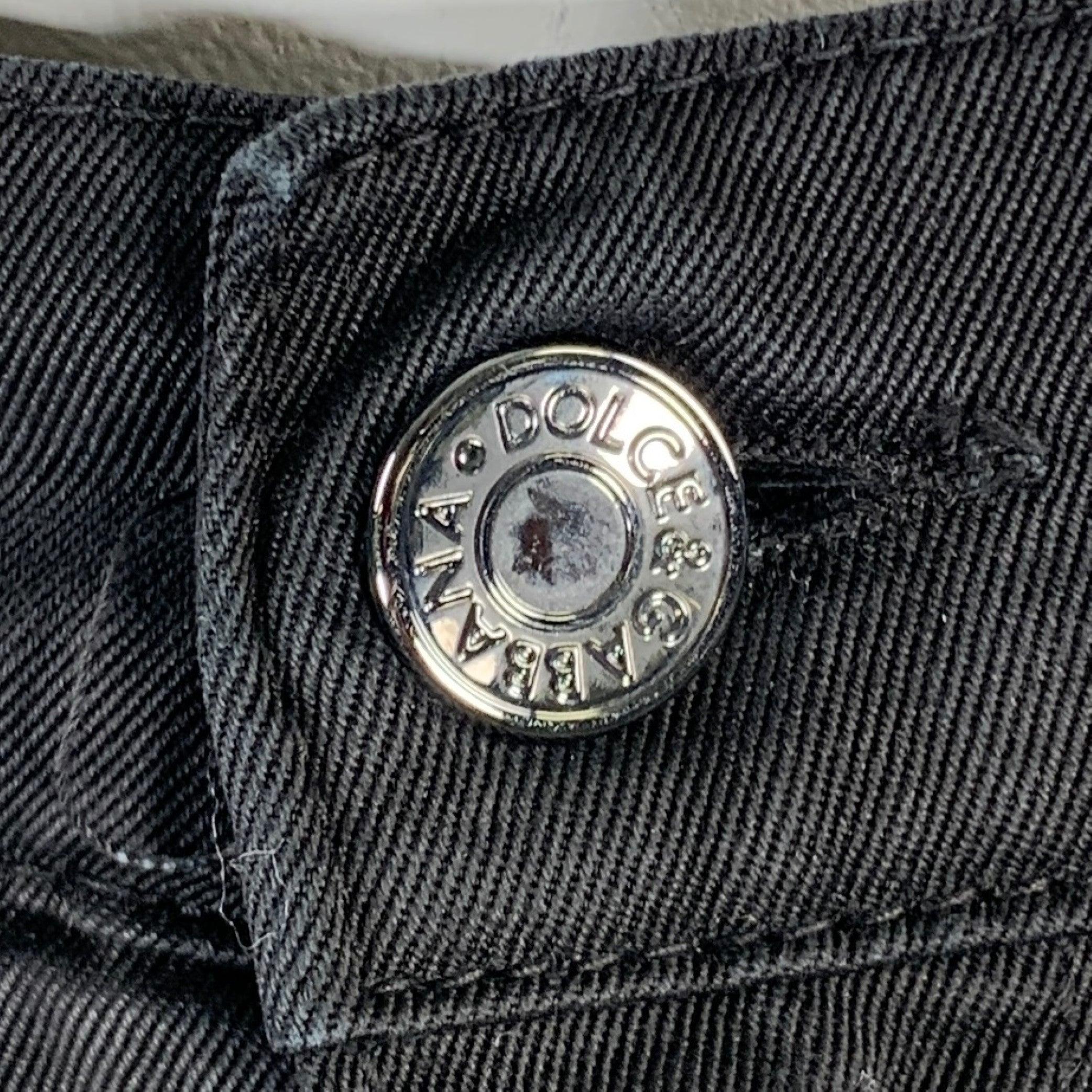 DOLCE & GABBANA casual pants
in a black cotton stretch blend fabric featuring a jean cut style with five pockets, straight leg, and zip fly closure. Made in Italy.Very Good Pre-Owned Condition. Minor signs of wear. 

Marked:   IT 52 

Measurements: