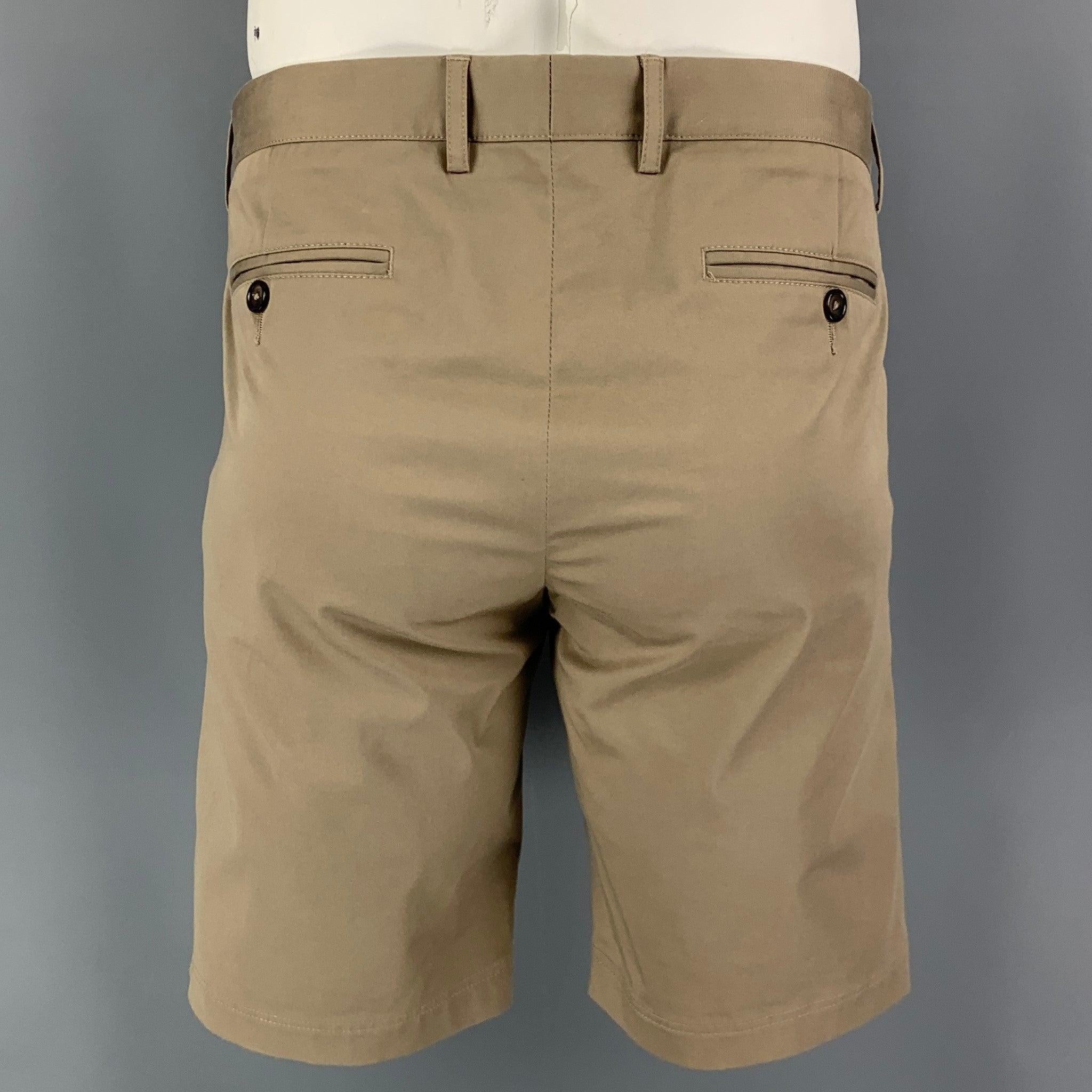 DOLCE & GABBANA shorts comes in a khaki cotton featuring a chino style and a zip fly closure. Made in Italy. Excellent Pre-Owned Condition. 

Marked:   52 

Measurements: 
  Waist: 36 inches Rise: 9 inches Inseam: 10 inches Leg Opening: 20 inches 
 
